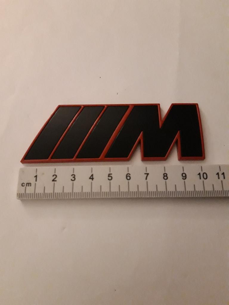 BMW M embleem. Zwart met rood randje. 10.5cm x 3.5cm, Auto diversen, Autostickers, Ophalen of Verzenden