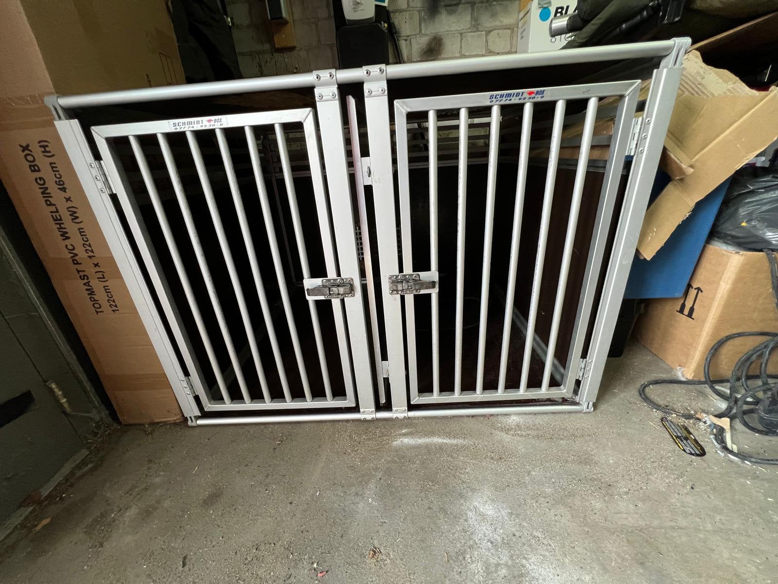 Grote honden bench auto aluminium betonplex, Ophalen, Hondenkennel, Gebruikt, 65 tot 100 cm