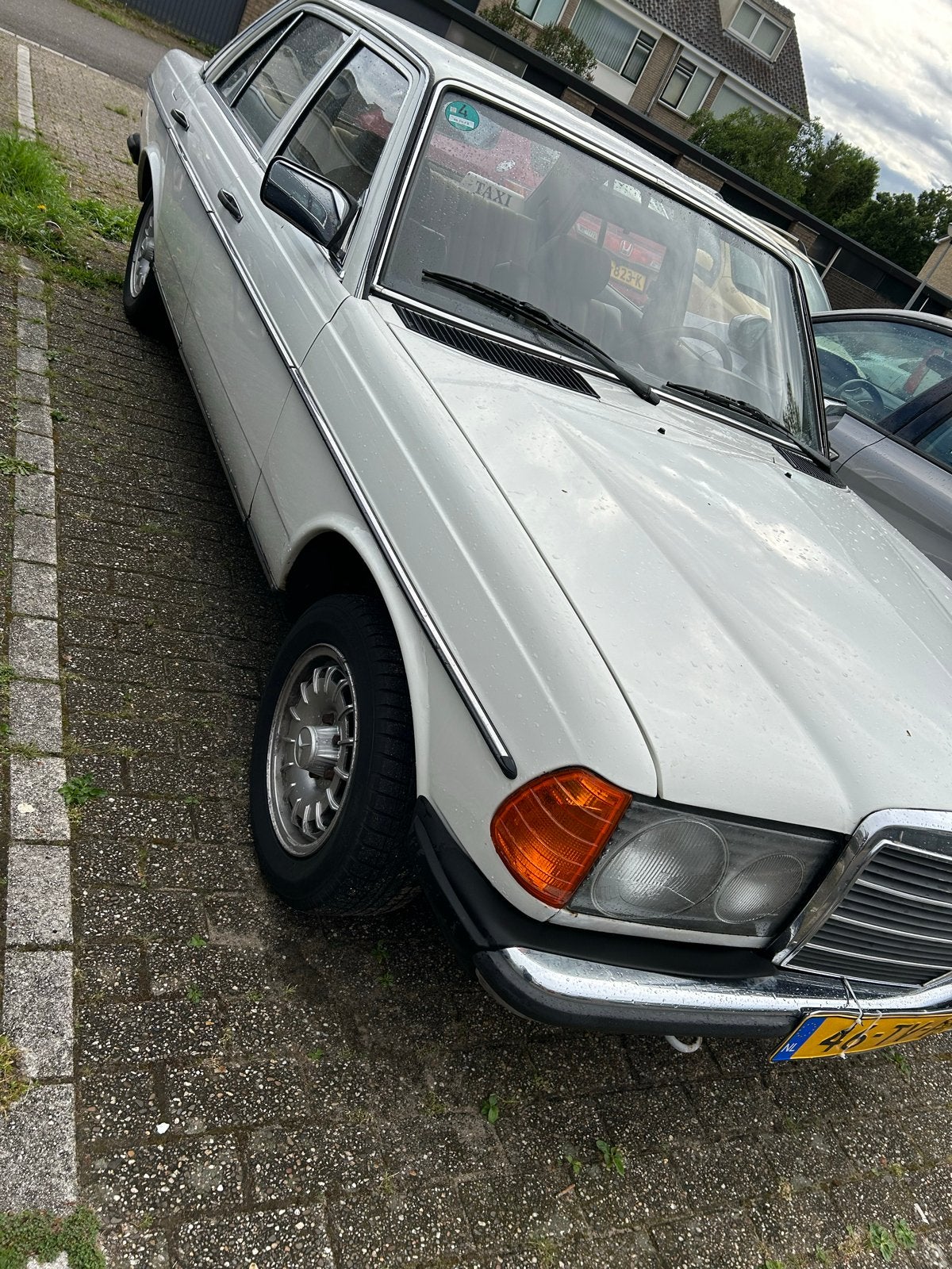 Mercedes-Benz Mercedes 200 W123 1982 Wit BENZINE LPG, Auto's, Mercedes-Benz, 1340 kg, Wit, Sedan, Geïmporteerd