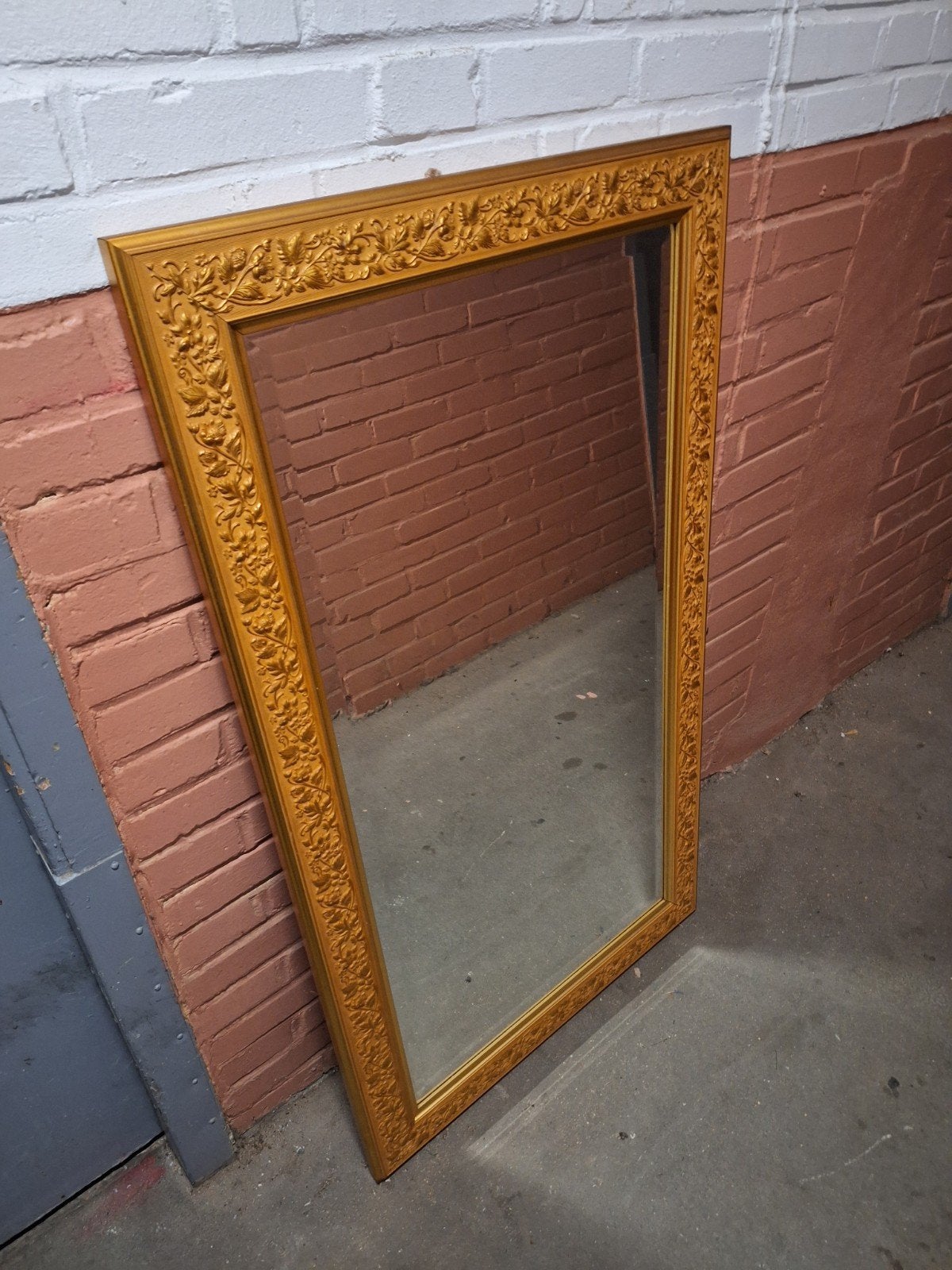 Gouden spiegel met sierlijke lijst afmetingen 75x115cm, Antiek en Kunst, Ophalen of Verzenden, Rechthoekig, 50 tot 100 cm, 100 tot 150 cm