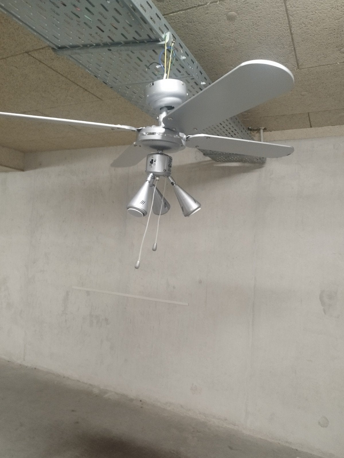 Bestron DLHB42S Plafondventilator met Verlichting, Zilver, 100 cm, Inclusief lichtbron, Design