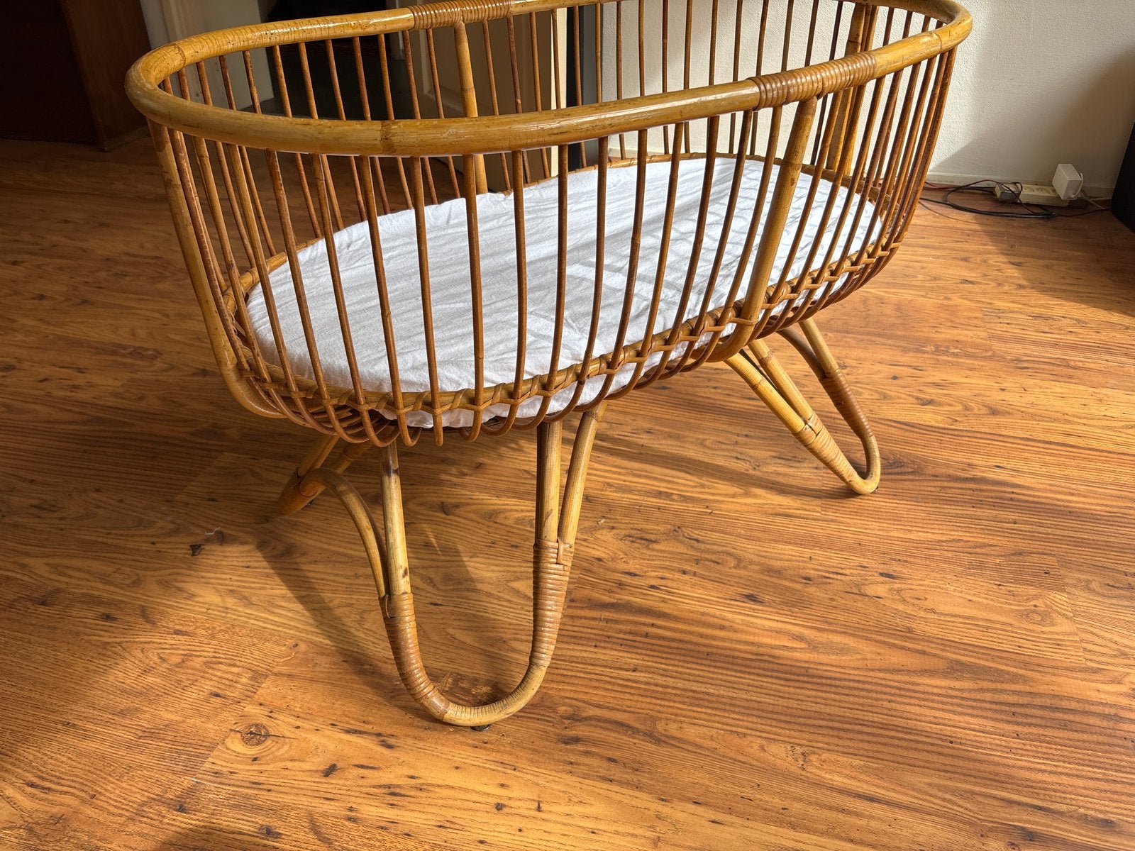 Rotan wieg - Zo goed als nieuw, Kinderen en Baby's, Ophalen, Zo goed als nieuw, Wieg