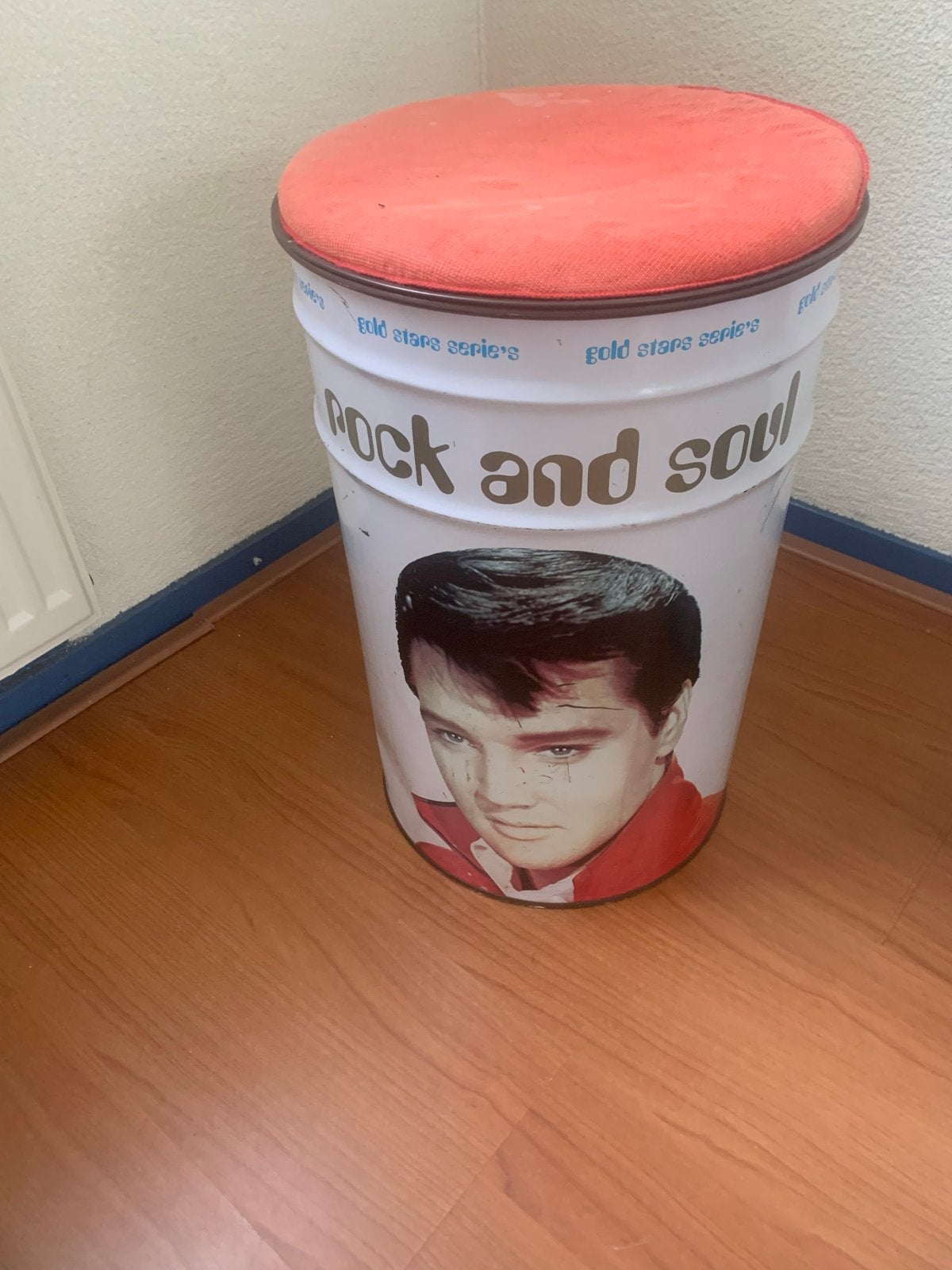 Vintage Elvis Presley Rock and Soul kruk/opbergton, Huis en Inrichting, Ophalen, Vintage, Gebruikt, Meerkleurig