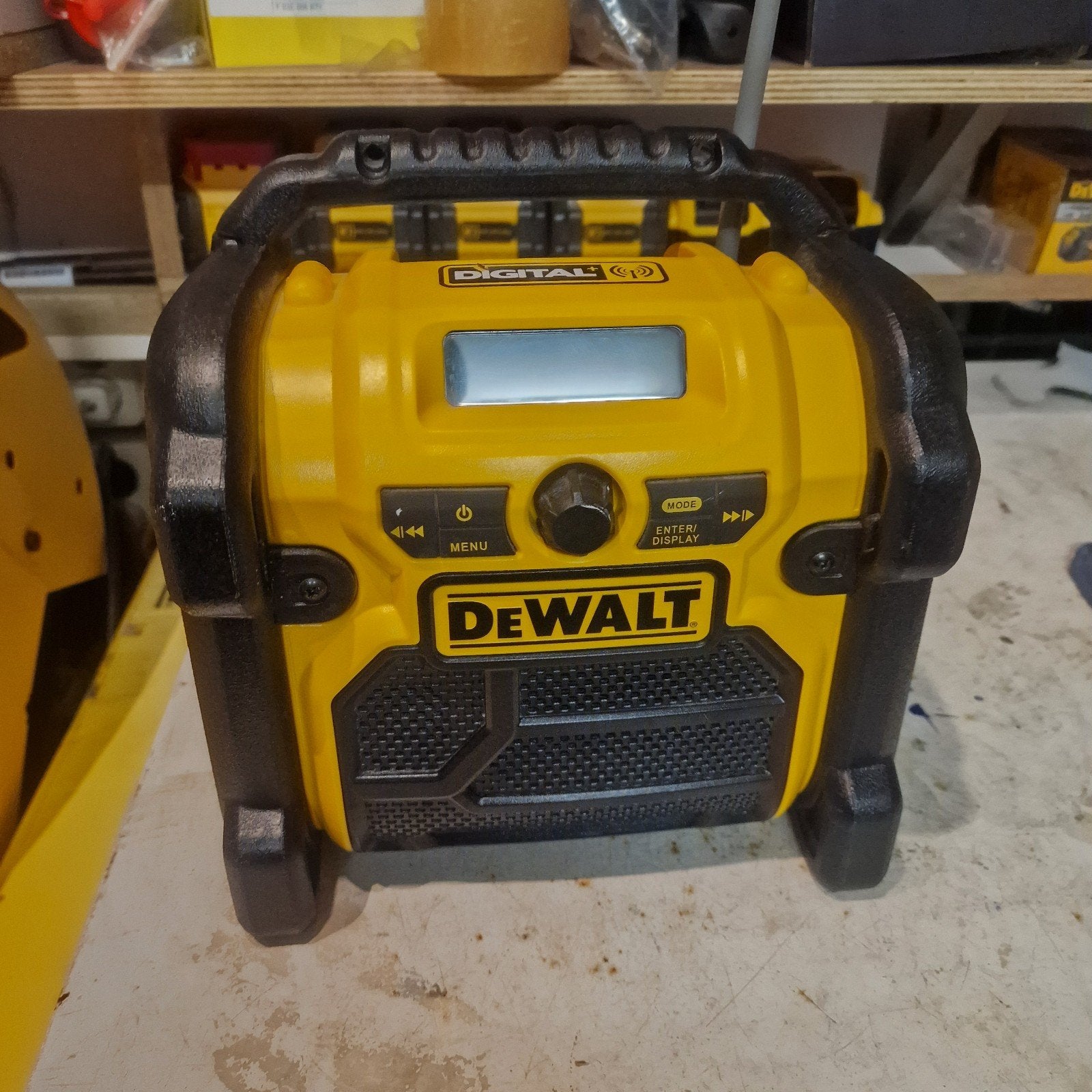 dewalt radio zo goed als nieuw, Ophalen, Zo goed als nieuw