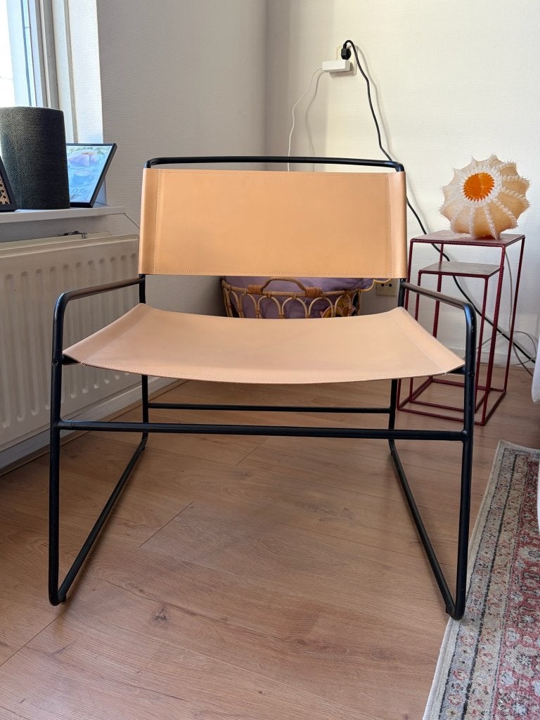 H&M Home lounge chair – zwart frame & nude leren zitting, Ophalen, Zo goed als nieuw, 75 tot 100 cm, Leer