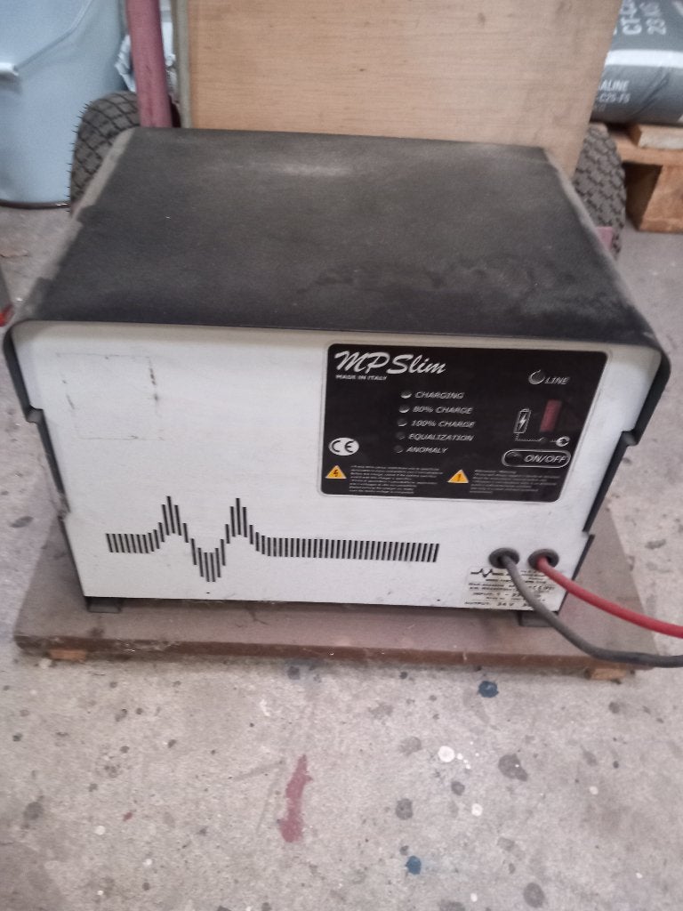 Acculader/druppellader voor Heftruck / Stapelaar, Ophalen, Zo goed als nieuw
