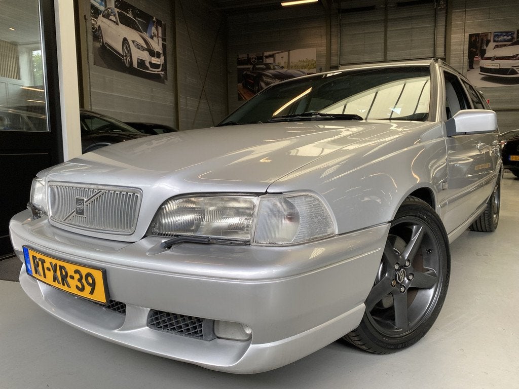 Volvo V70 2.3 R Airco, Cruise, Elektrische stoelen, Nederlan, Auto's, Oldtimers, Voorwielaandrijving, Zwart, Origineel Nederlands