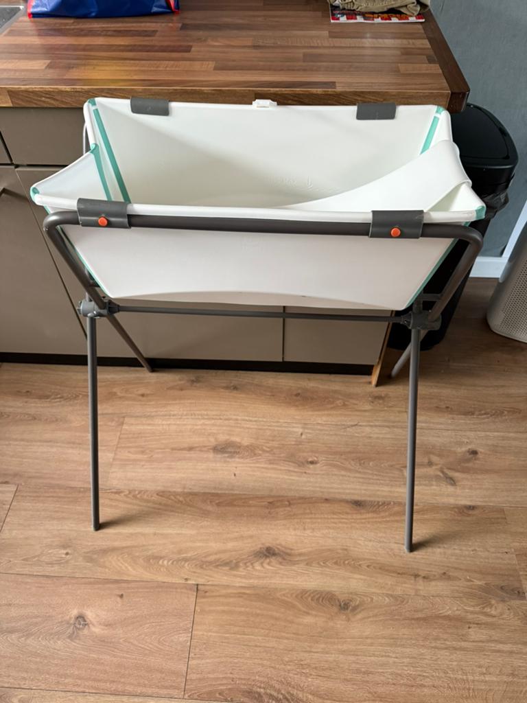 stokke flexi badje en standaard, Kinderen en Baby's, Badjes en Verzorging, Ophalen, Zo goed als nieuw, Badje, Standaard