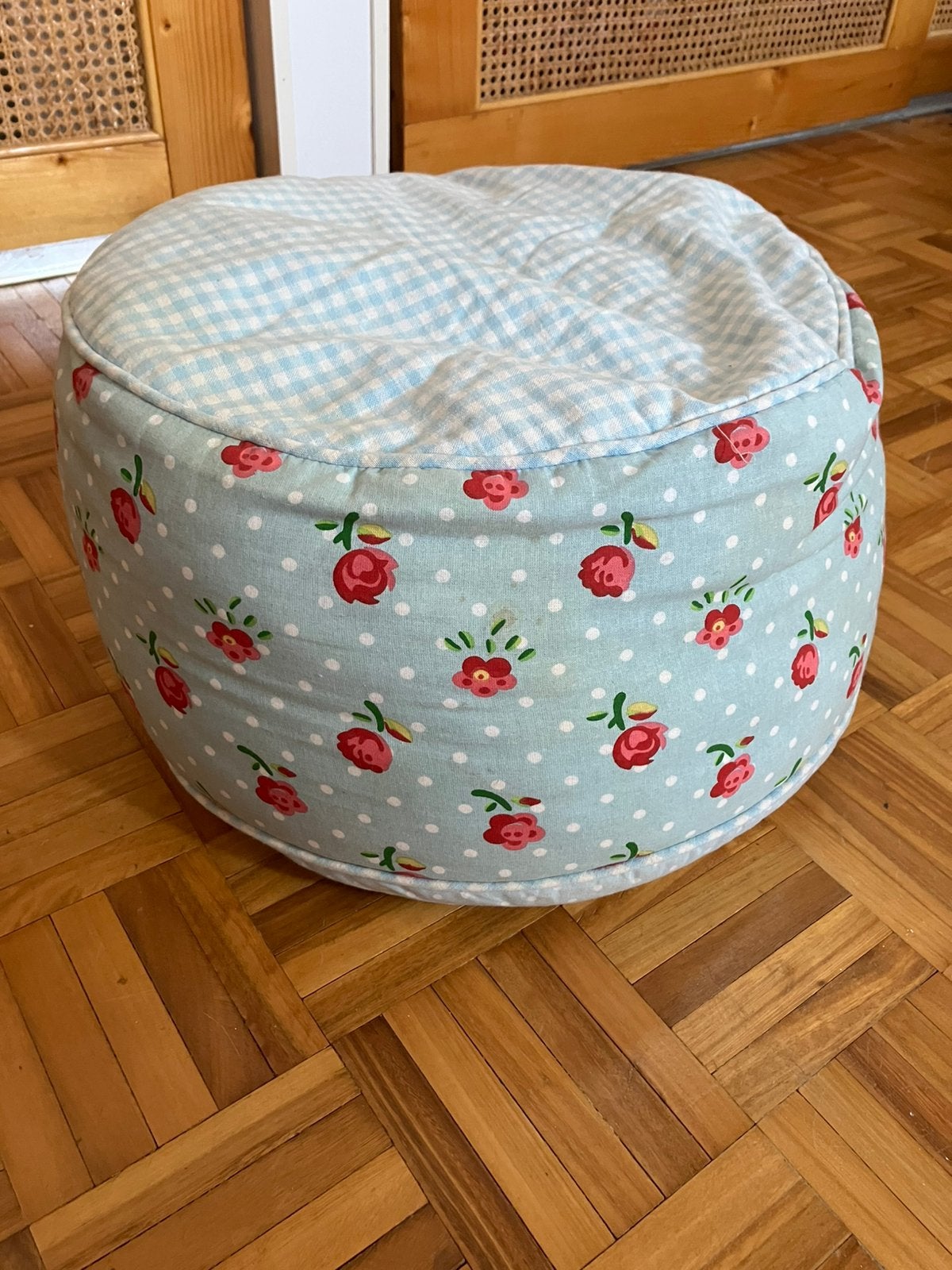 Poef met bloemenmotief, Huis en Inrichting, Ophalen, Gebruikt, Rond, Minder dan 50 cm