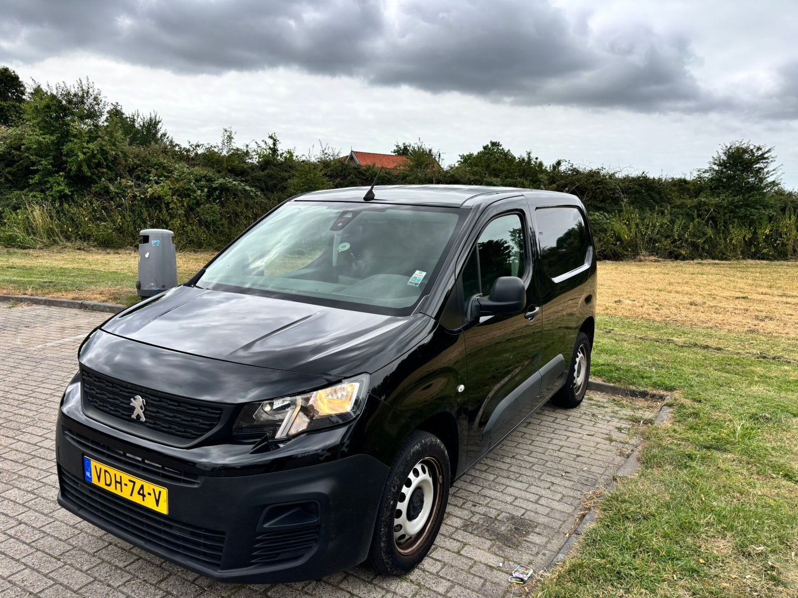 Peugeot Partner 1.5 Bluehdi 75pk 1000kg 2019 Zwart, Auto's, Bestelauto's, Voorwielaandrijving, 4 cilinders, 700 kg, Zwart