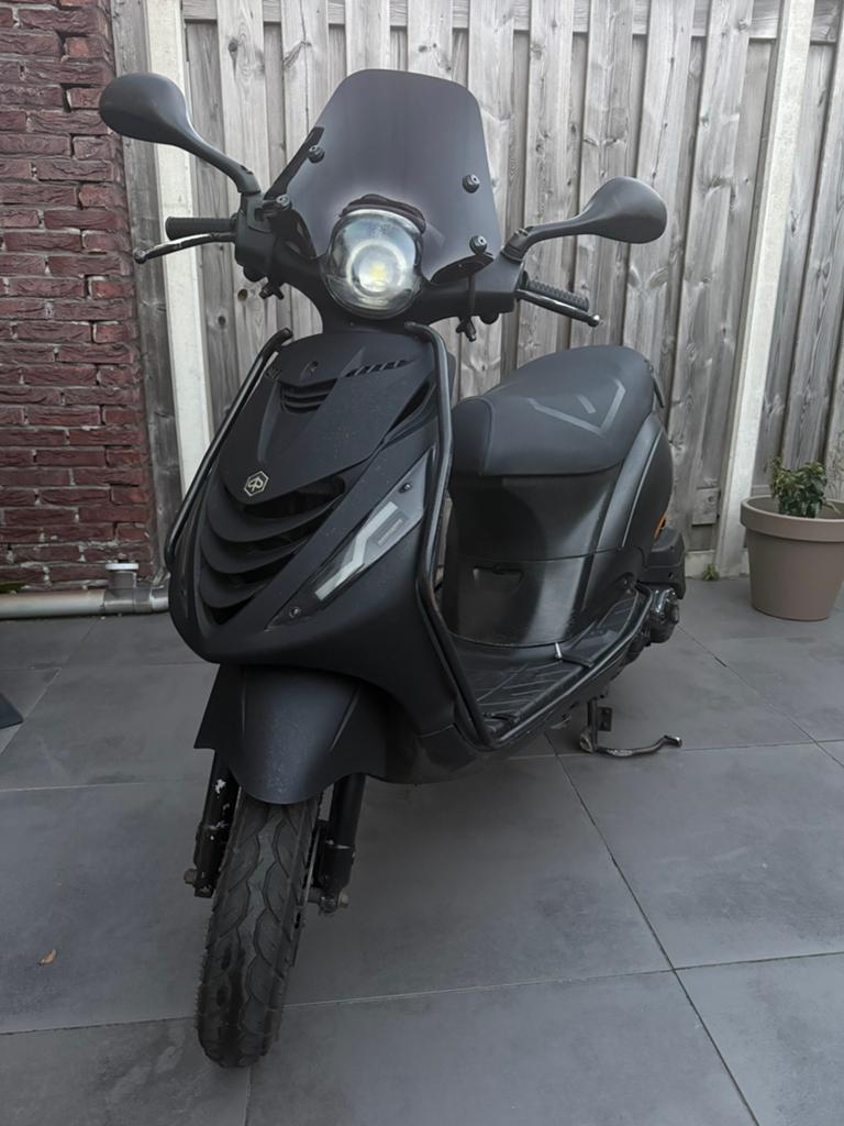 Piaggio Zip 4takt, Fietsen en Brommers, Scooters | Piaggio, Zo goed als nieuw, Zip, Benzine, Ophalen of Verzenden