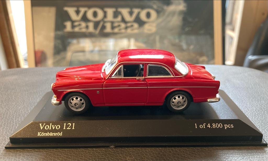 Minichamps Volvo Amazon 121 2-deurs rood 1:43, Ophalen of Verzenden, Zo goed als nieuw, Auto, MiniChamps