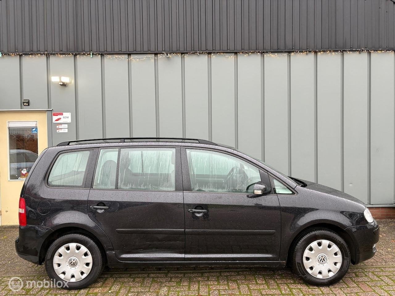 Volkswagen Touran 1.6-16V FSI Business NAP - AIRCO - CRUISE, Auto's, Voorwielaandrijving, Electronic Stability Program (ESP), 4 cilinders