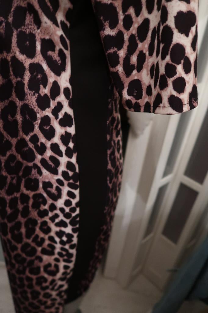 mooie tijgerprint jurk met zwarte bies L van Musthaves, Zwart, Maat 42/44 (L), Musthaves, Ophalen of Verzenden