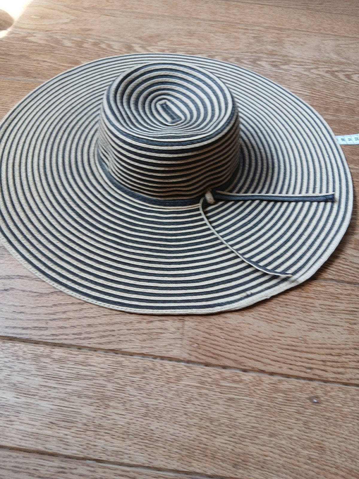 Stijlvolle gestreepte zonnehoed -, Kleding | Dames, Ophalen of Verzenden, Zo goed als nieuw, One size fits all, Hoed