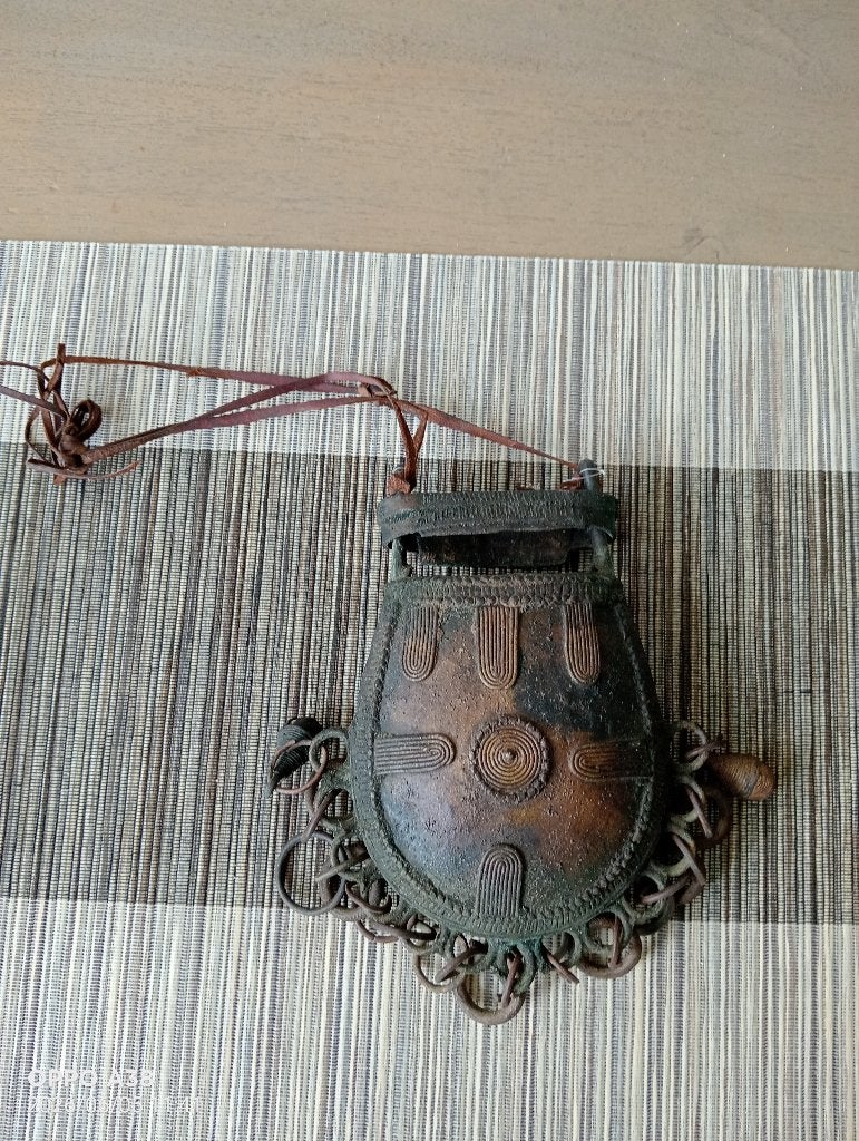 Een antieke Afrikaanse tribale bronzen medicijntas, Ophalen of Verzenden