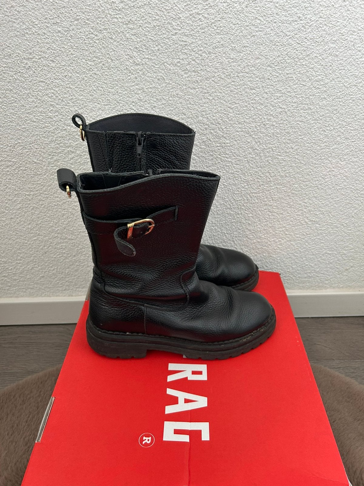 Zwart leder red rag laats maat 36, Ophalen of Verzenden, Zo goed als nieuw, Jongen of Meisje