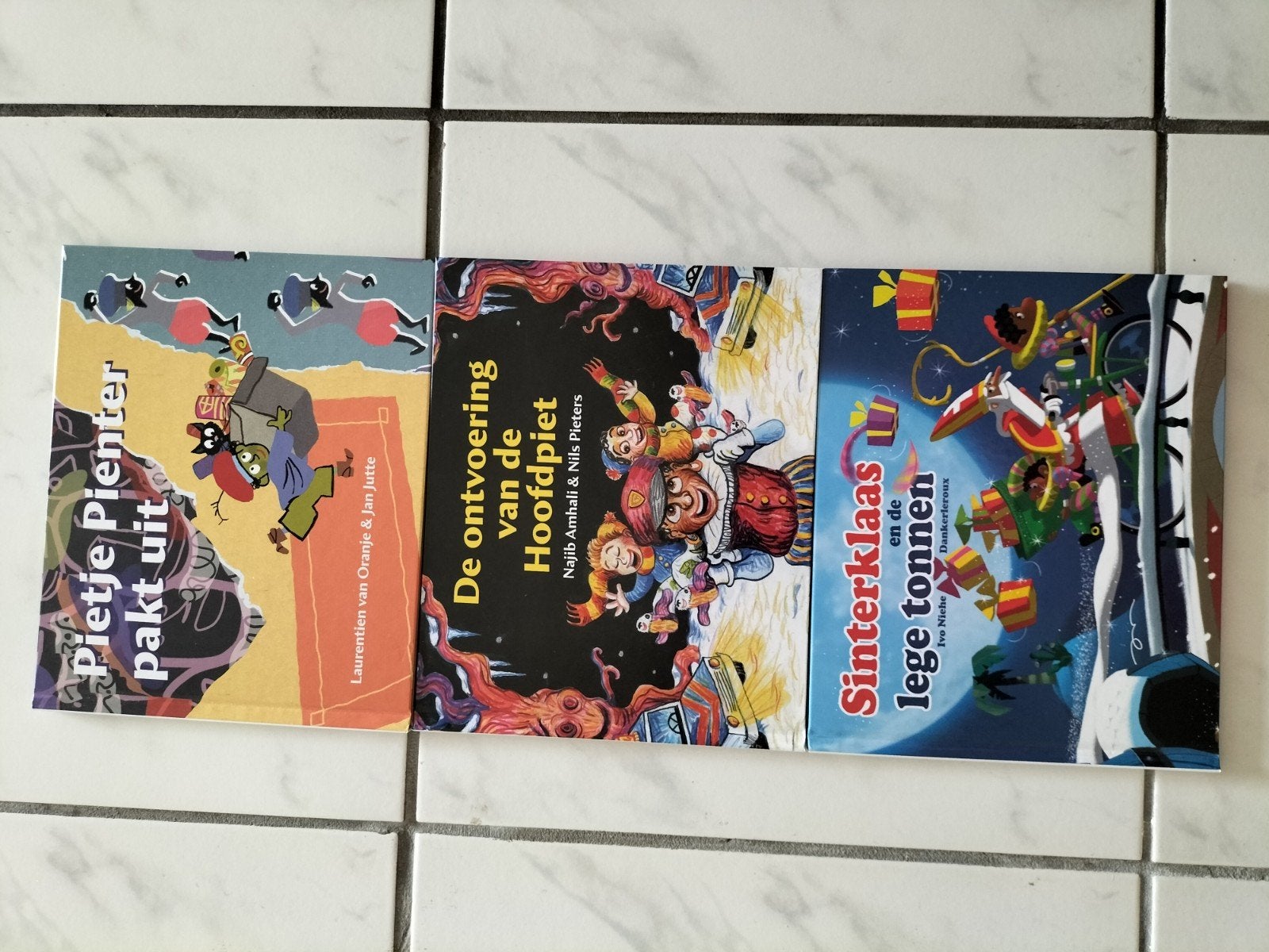 3 Sinterklaas boeken Douwe Egberts 2013, Boeken, Ivo Niehe, Najib Amhali, Laurentien van Oranje, Nieuw, Ophalen of Verzenden, Sprookjes