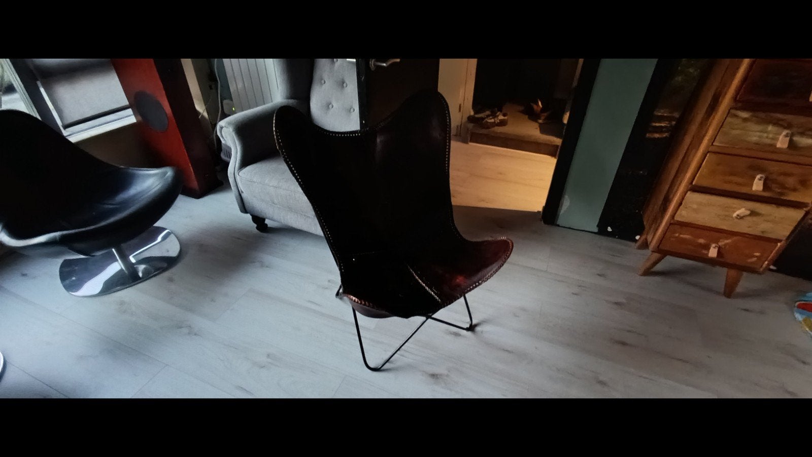 Leren vlinderstoel en 2 Ikea leren kuipstoelen, Ophalen
