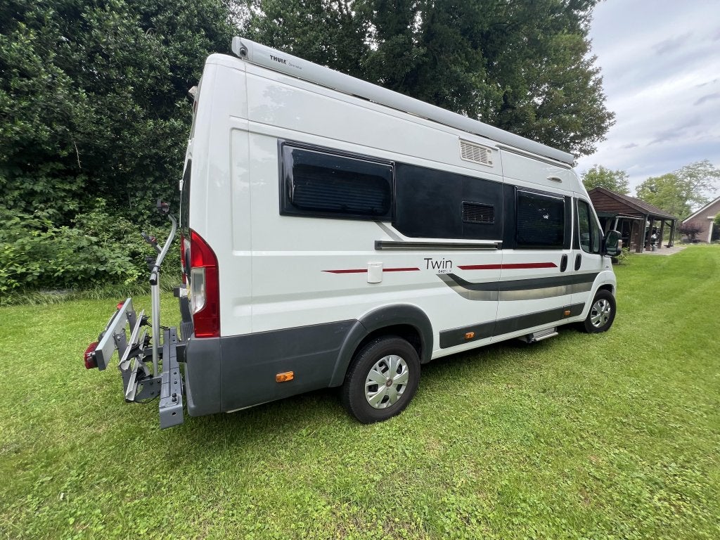 Adria Twin 640 SLX | E5 | Luchtvering | Enkele bedden, Caravans en Kamperen, Campers, Buscamper of Camperbus, Fiat, 6 tot 7 meter