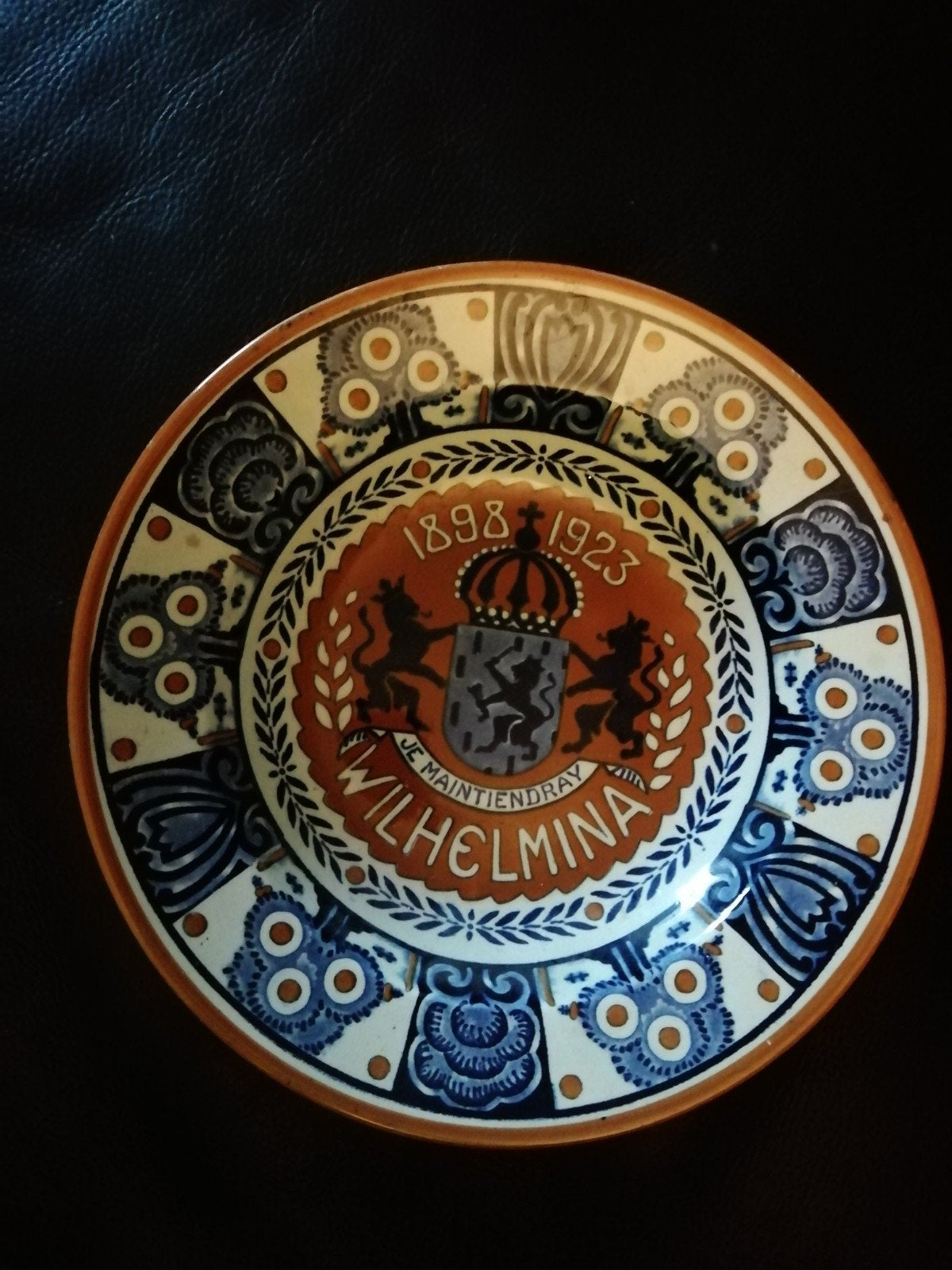 Wilhelmina herdenkingsbord 1898-1923, Société Céramique, Antiek en Kunst, Antiek | Wandborden en Tegels, Ophalen of Verzenden