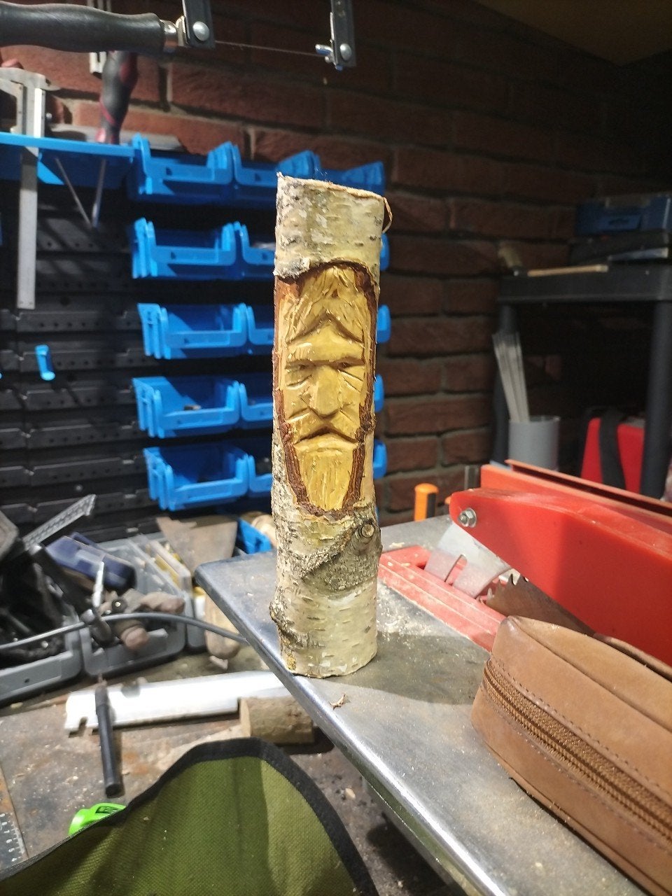 eigen gemaakt houtsnijwerk van bosspirit., Houtsnijwerk, Ophalen of Verzenden, Handgemaakt, 20 - 50 cm