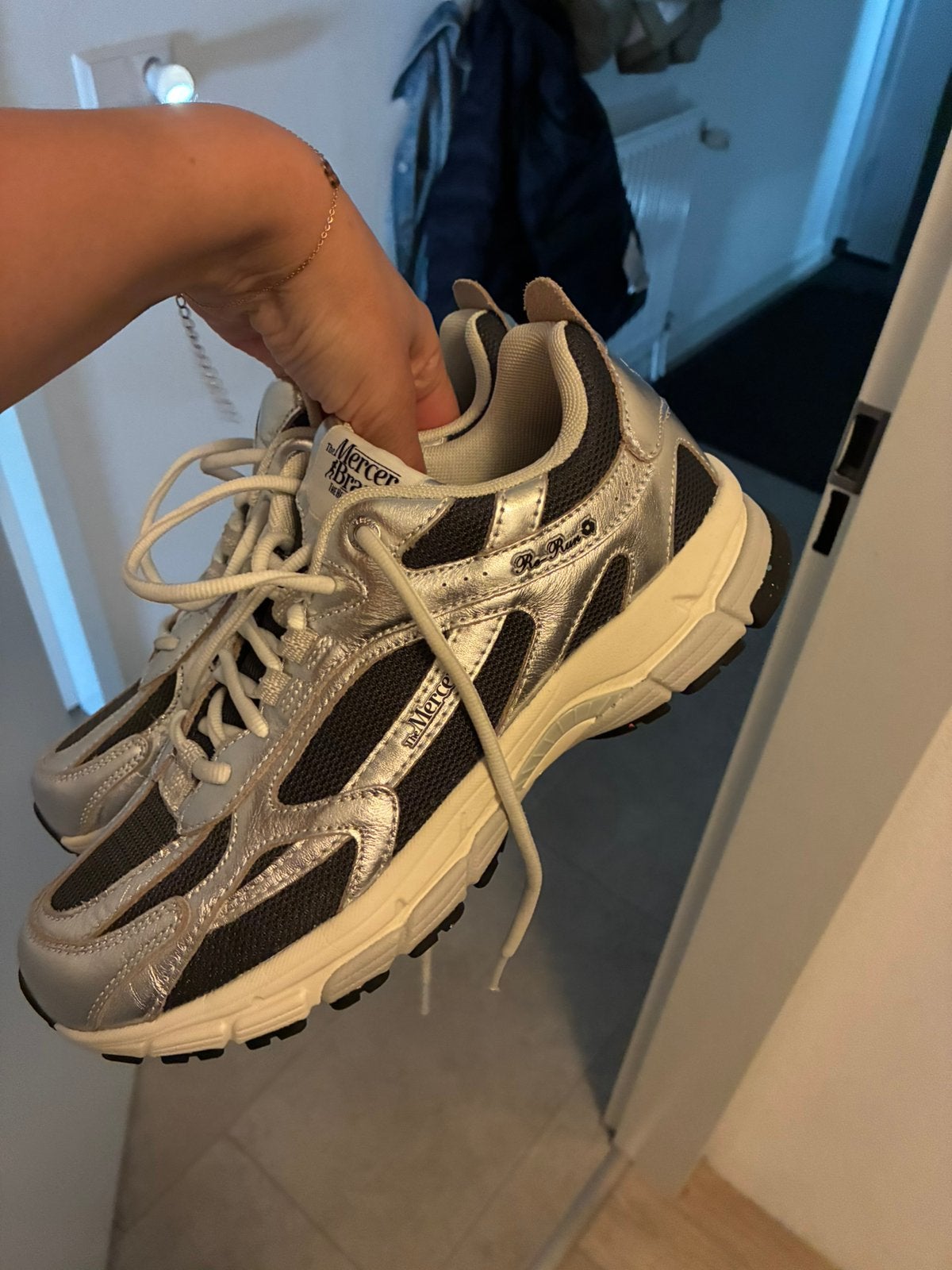 Mercer sneaker zilver maat 40, Ophalen of Verzenden, Zo goed als nieuw, Overige kleuren, Sneakers of Gympen