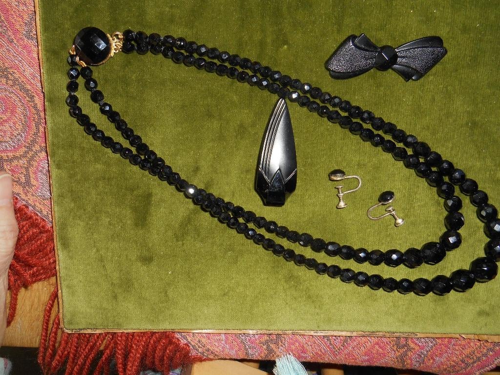 lot antieke rouwsieraden gitten ketting, Ophalen of Verzenden, Overige materialen, Ketting