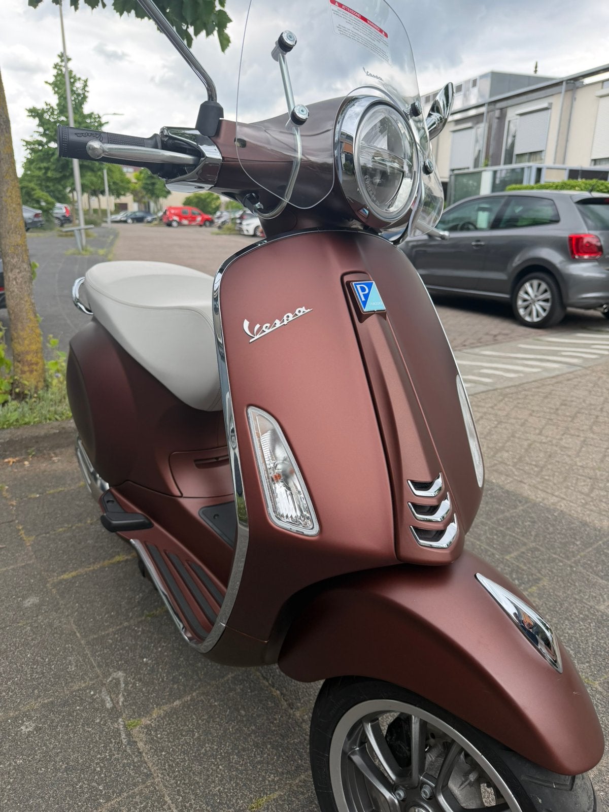 Vespa Primavera 50 unniversary edition (Mat bruin) 1400 km, Ophalen, Zo goed als nieuw, Benzine, Overige modellen