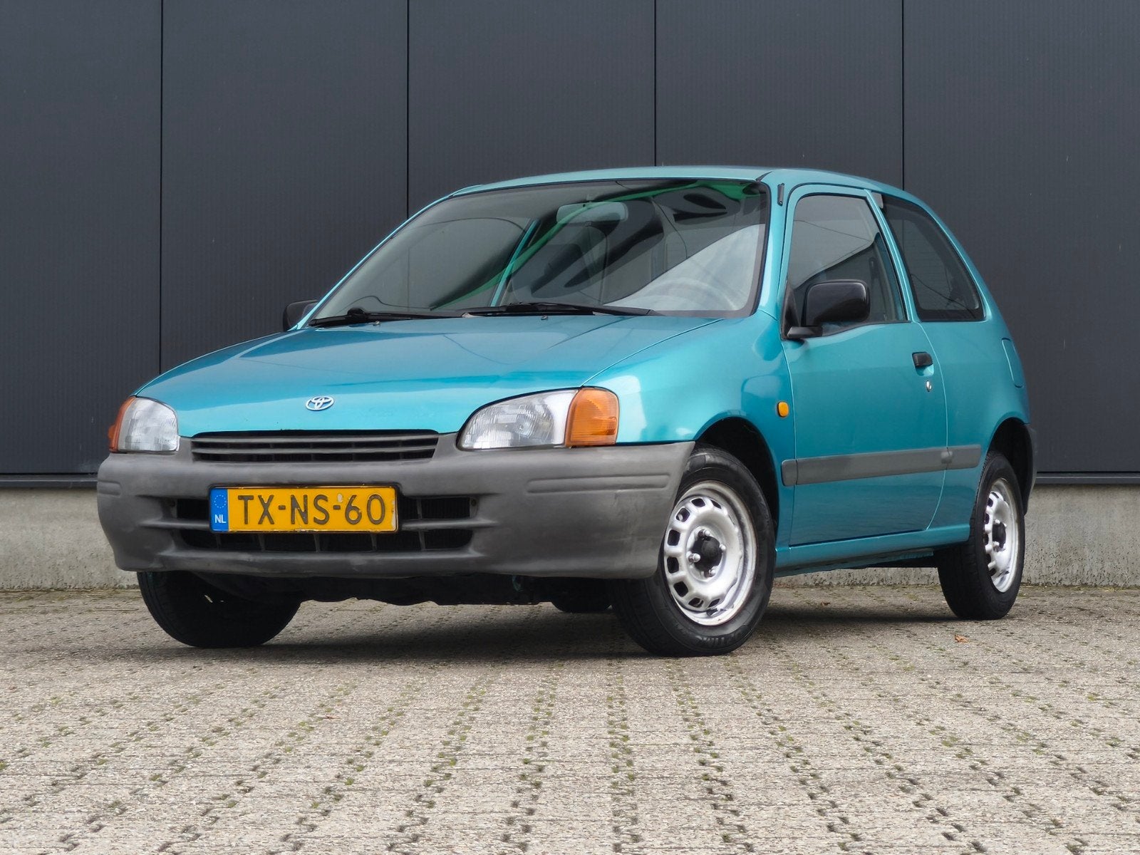 Toyota Starlet 1.3 16V AUTOMAAT NIEUWE APK NAP 1998, Stof, 74 pk, 4 cilinders, 400 kg