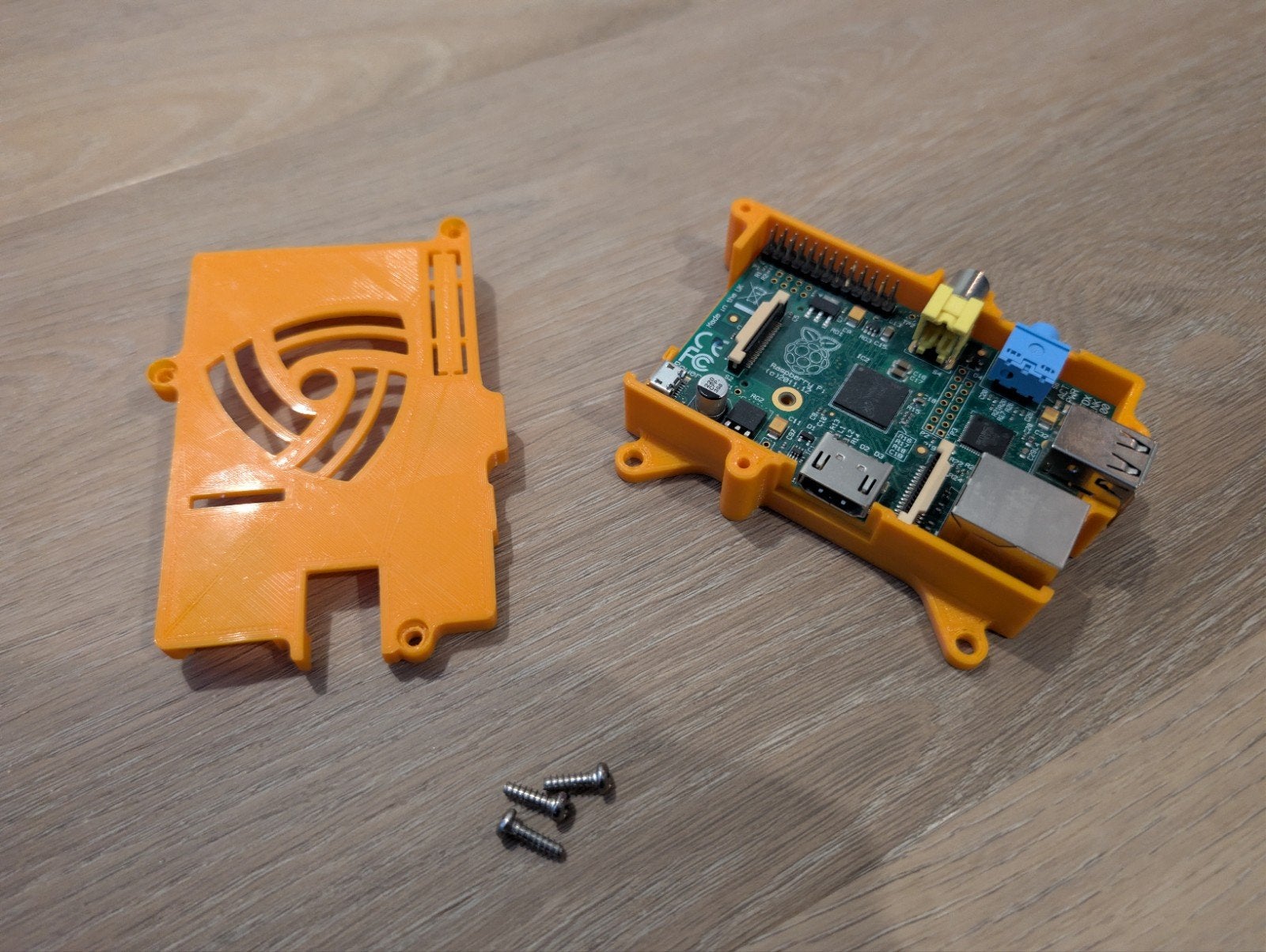 Raspberry Pi 1 Model B met 3d geprinte behuizing, Computers en Software, Ophalen of Verzenden, Gaming, Minder dan 2 Ghz