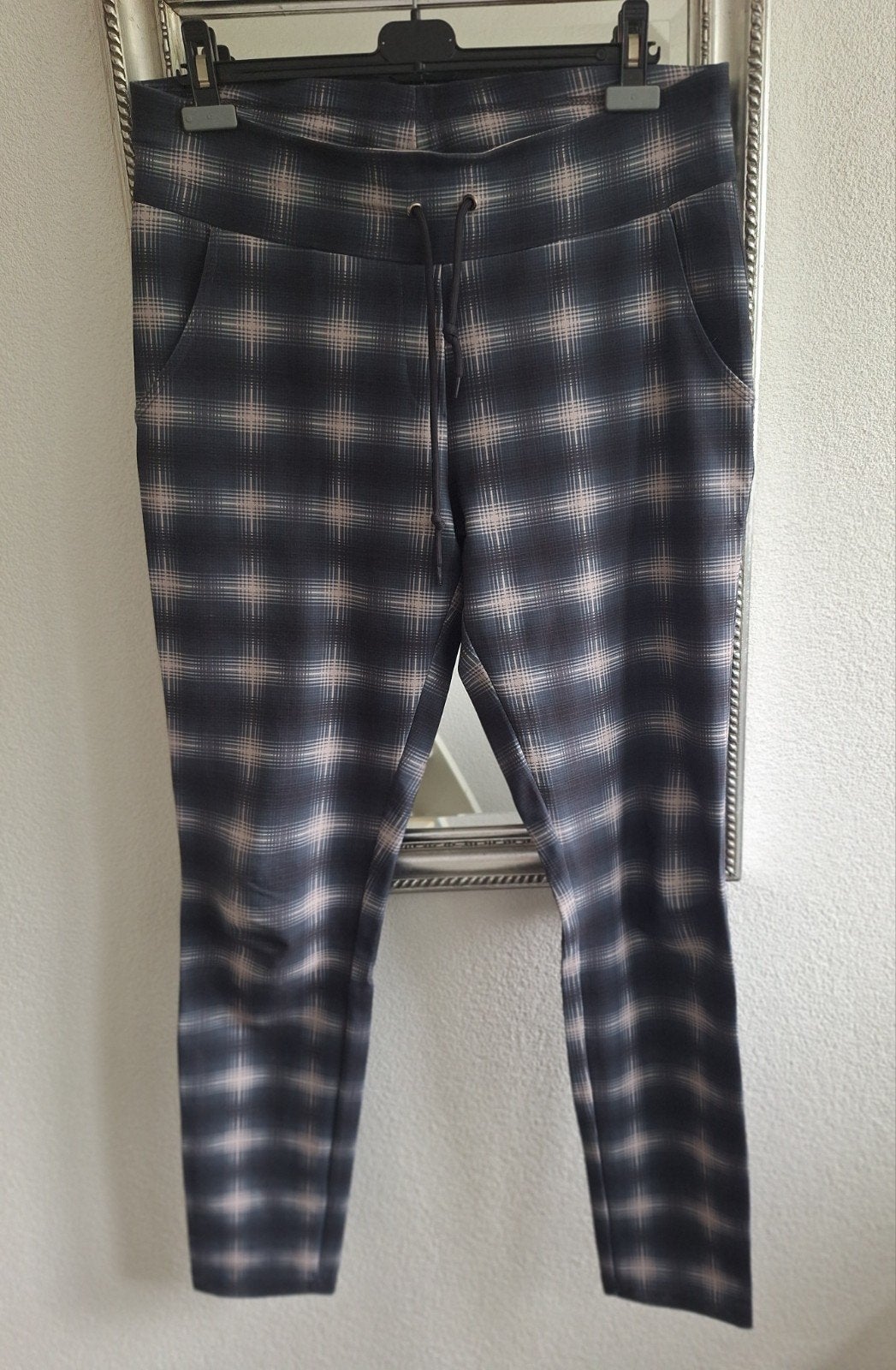 leuke broek - maat 42 - merk Zizo - donkerblauw/crème

2 ste, Zizo, Blauw, Maat 42/44 (L), Ophalen of Verzenden