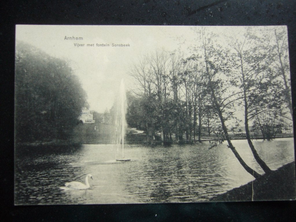 ARNHEM  =  VIJVER MET FONTEIN SONSBEEK MET ZWAAN  1913, Ophalen of Verzenden, Voor 1920, Gelopen, Gelderland