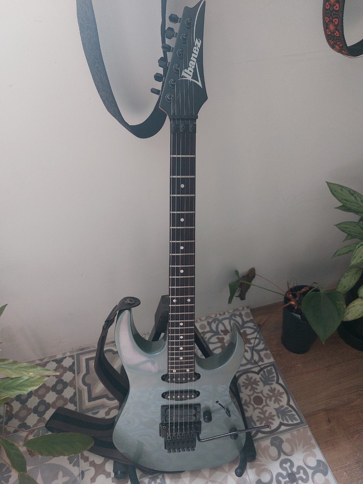 ibanez rg 560 1987 uniek en zeldzaam FujiGen Violet pearl, Ophalen, Solid body, Ibanez