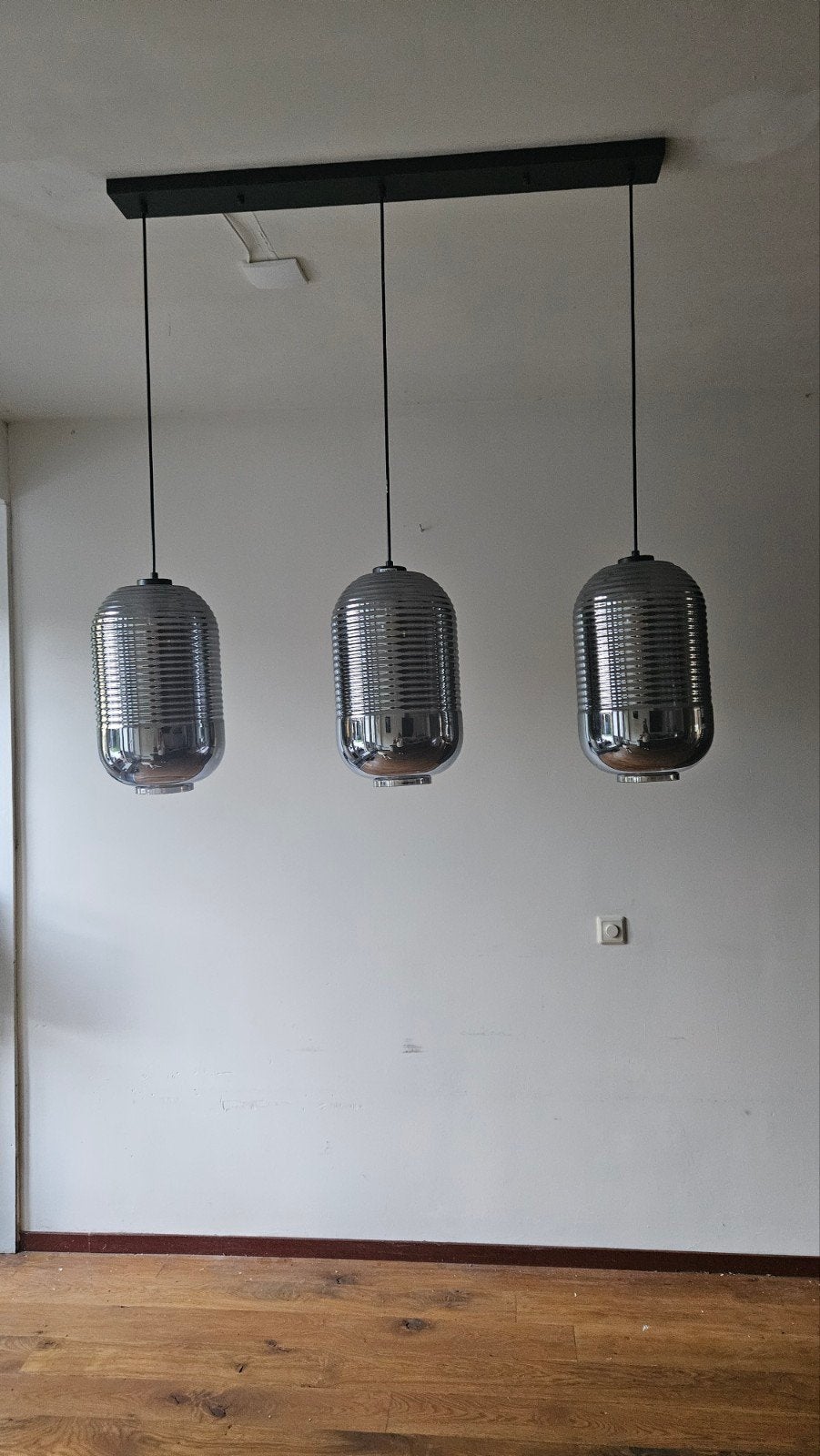 Grijze eetkamerlamp in zeer goede staat, Huis en Inrichting, Ophalen of Verzenden, Zo goed als nieuw, Metaal