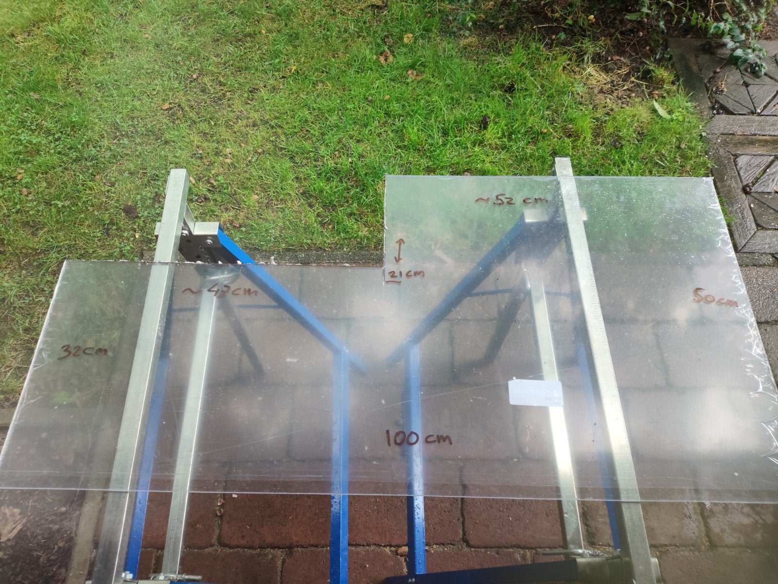 0.4m² Plexiglas5mm dik - 100 bij 28cm + 52 bij 21cm  en, Ophalen