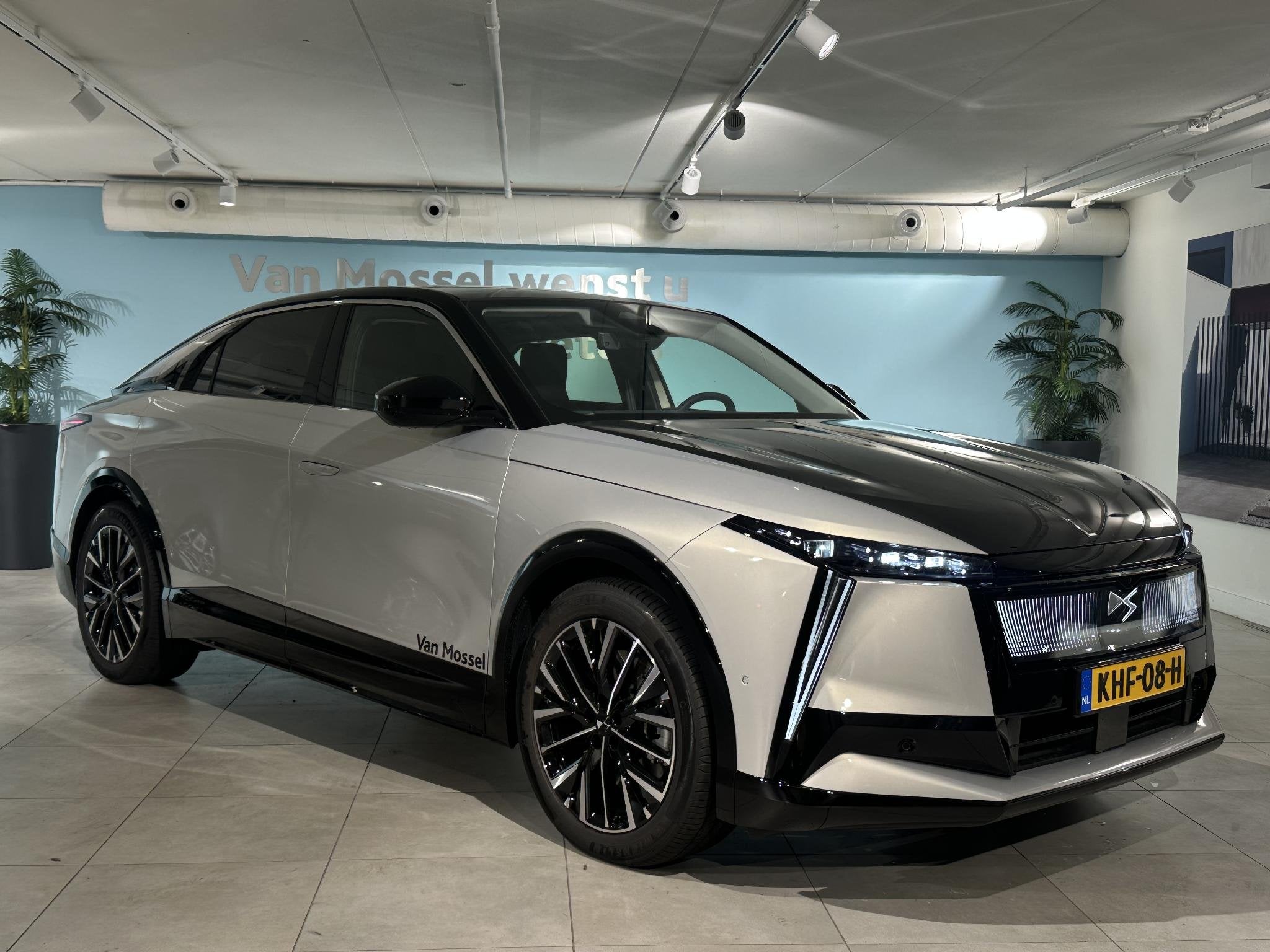 DS No 8 Étoile Absolute Comfort Tech 74 kWh 360° | ALCANTA, Auto's, Alcantara, 31 min, 1260 kg, Blauw