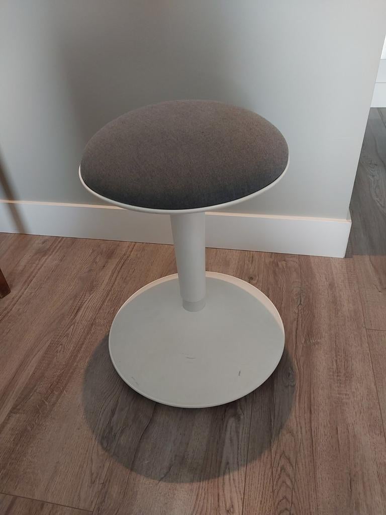 IKEA NILSERIK Zit-sta kruk, wit/grijs, Ophalen, Stof, Gebruikt, Wit