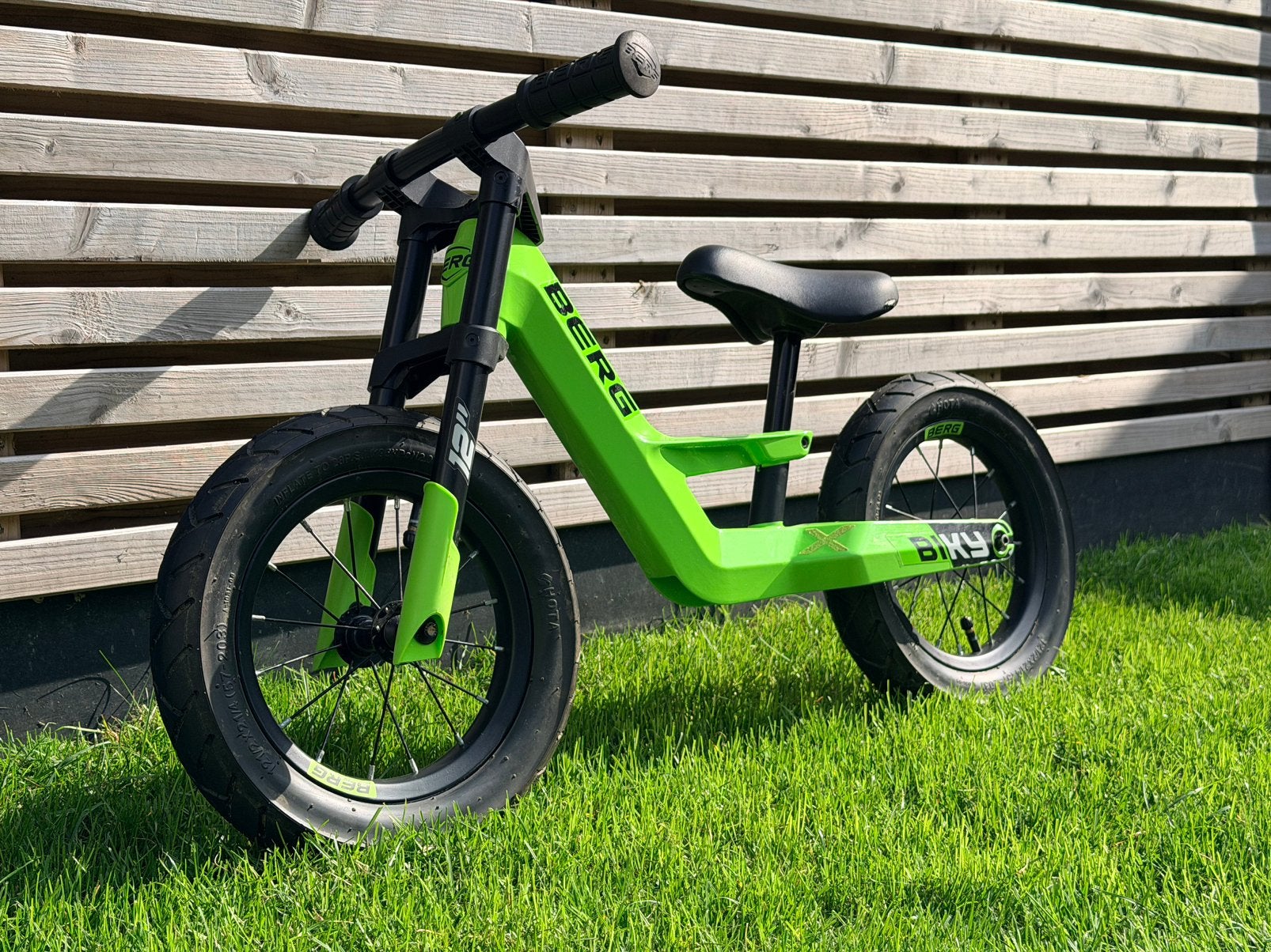 Berg Biky 12 inch loopfiets groen/green lichtgewicht frame, Ophalen, Zo goed als nieuw, Loopfiets
