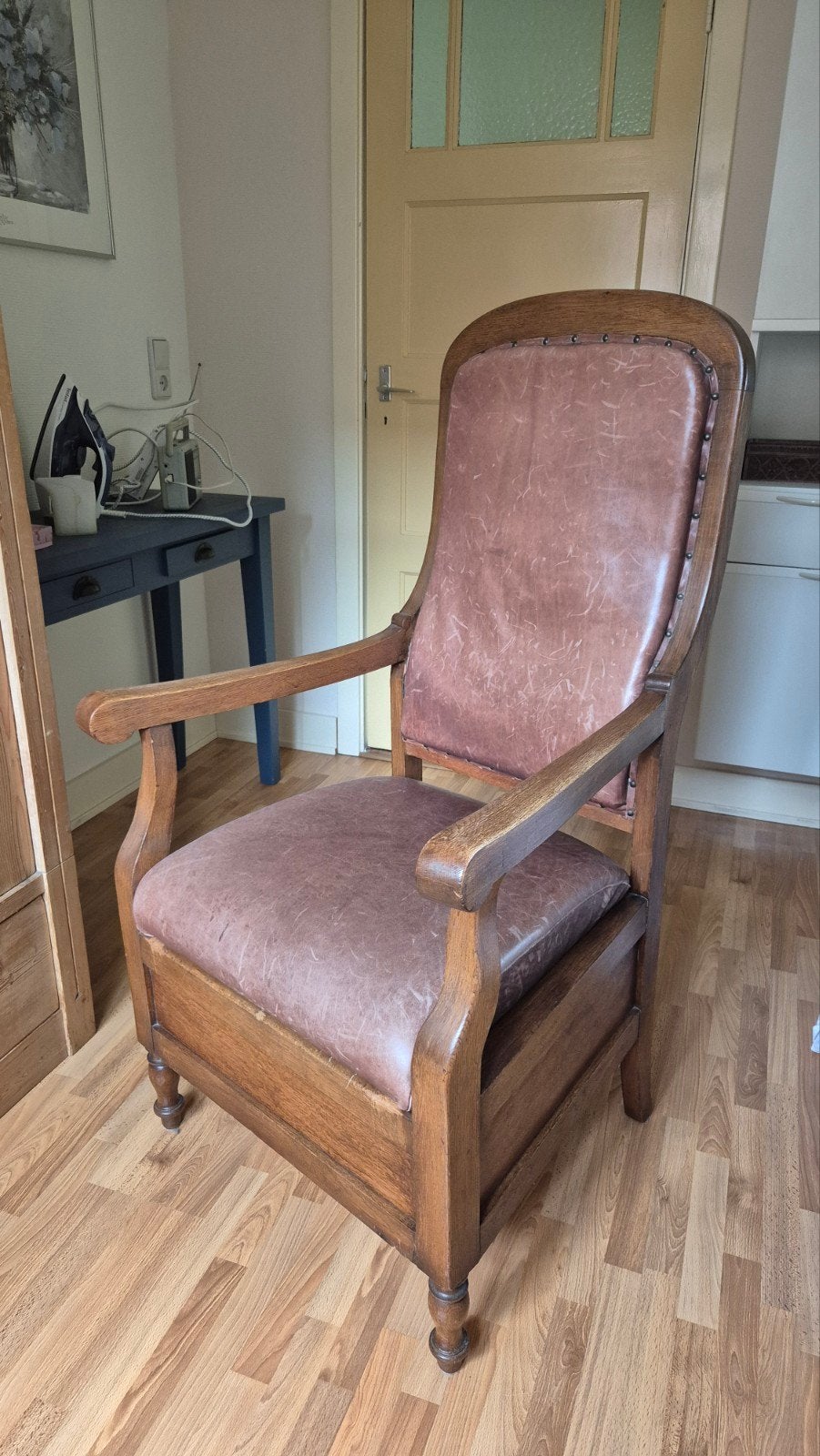 Antieke Po stoel, Ophalen