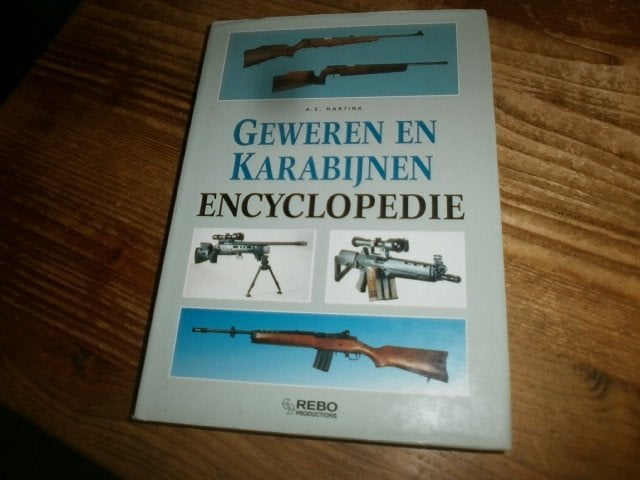geweren en karabijnen encyclopedie veel info met bijz fotos, Ophalen of Verzenden, Tweede Wereldoorlog, Nieuw, Overige onderwerpen