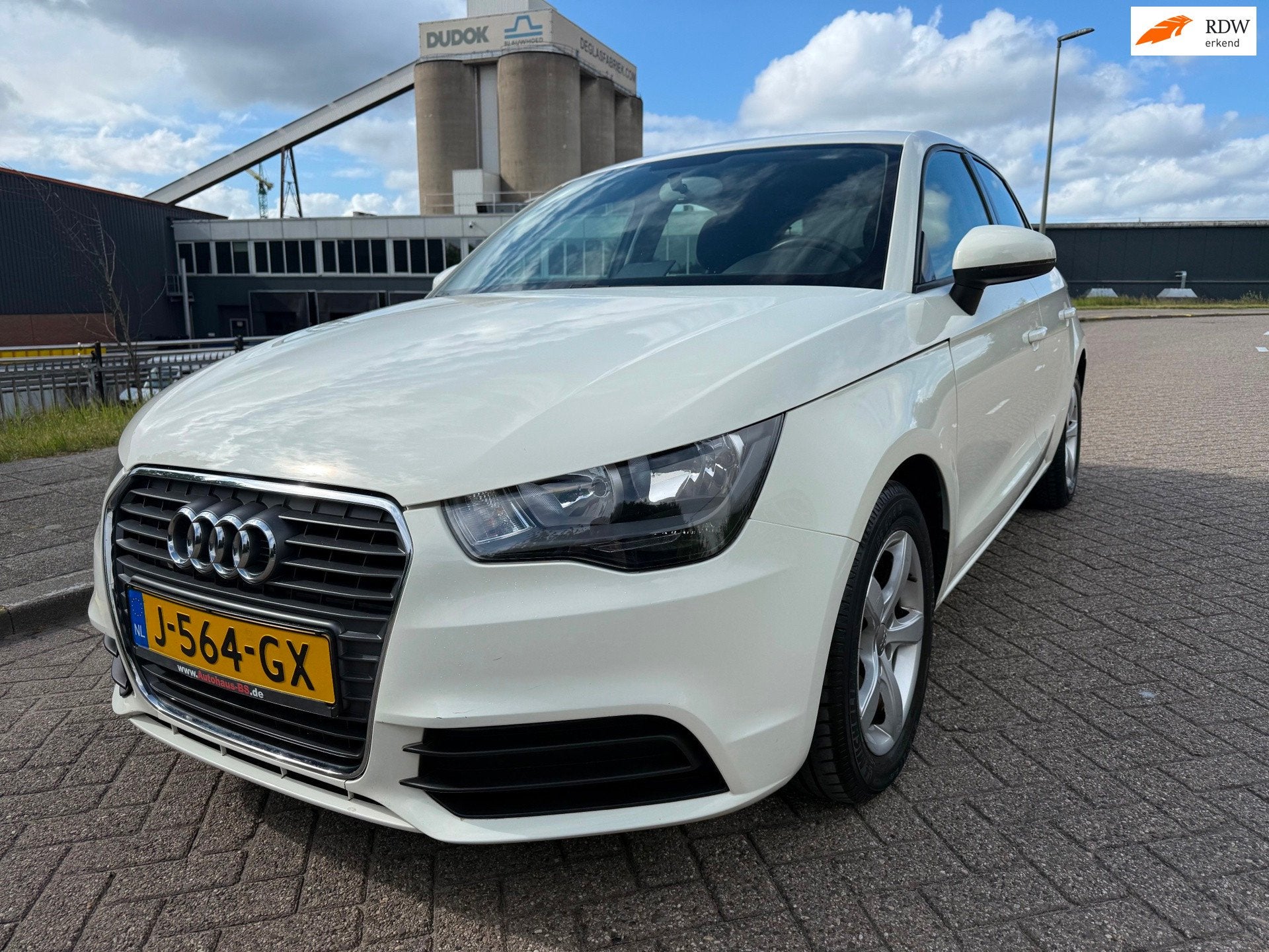Audi A1 Sportback 1.2 TFSI Attraction_AIRCO_5 DEURS_NETTE AU, Auto's, Zwart, 4 cilinders, 4 stoelen, Wit