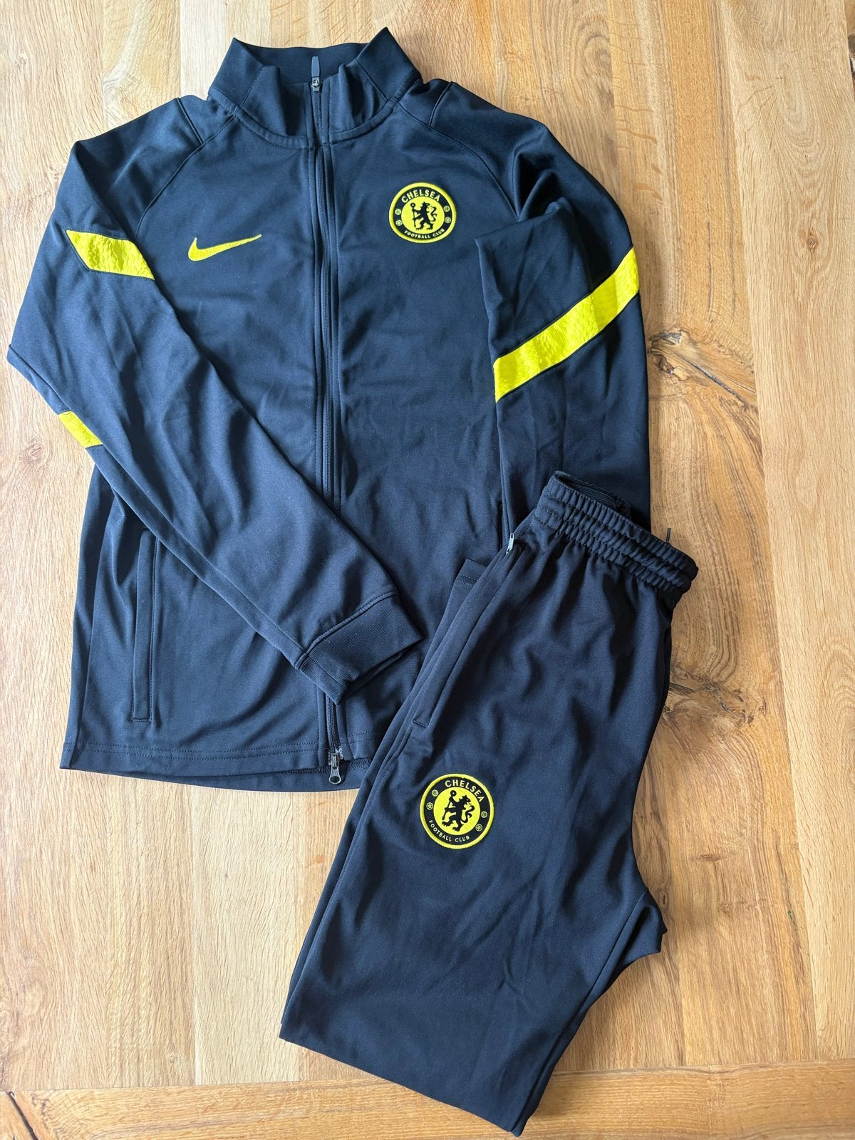 Nike Chelsea Trainingspak - Zwart/Geel (Maat L), Maat 52/54 (L), Zwart, Ophalen of Verzenden, Zo goed als nieuw