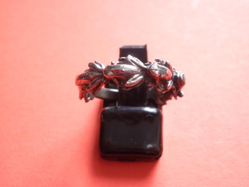 Mooie Zilveren Ring met 6 Kikkertjes - maat 17,5 - 17 3/4, Verzenden, Zilver, Ring