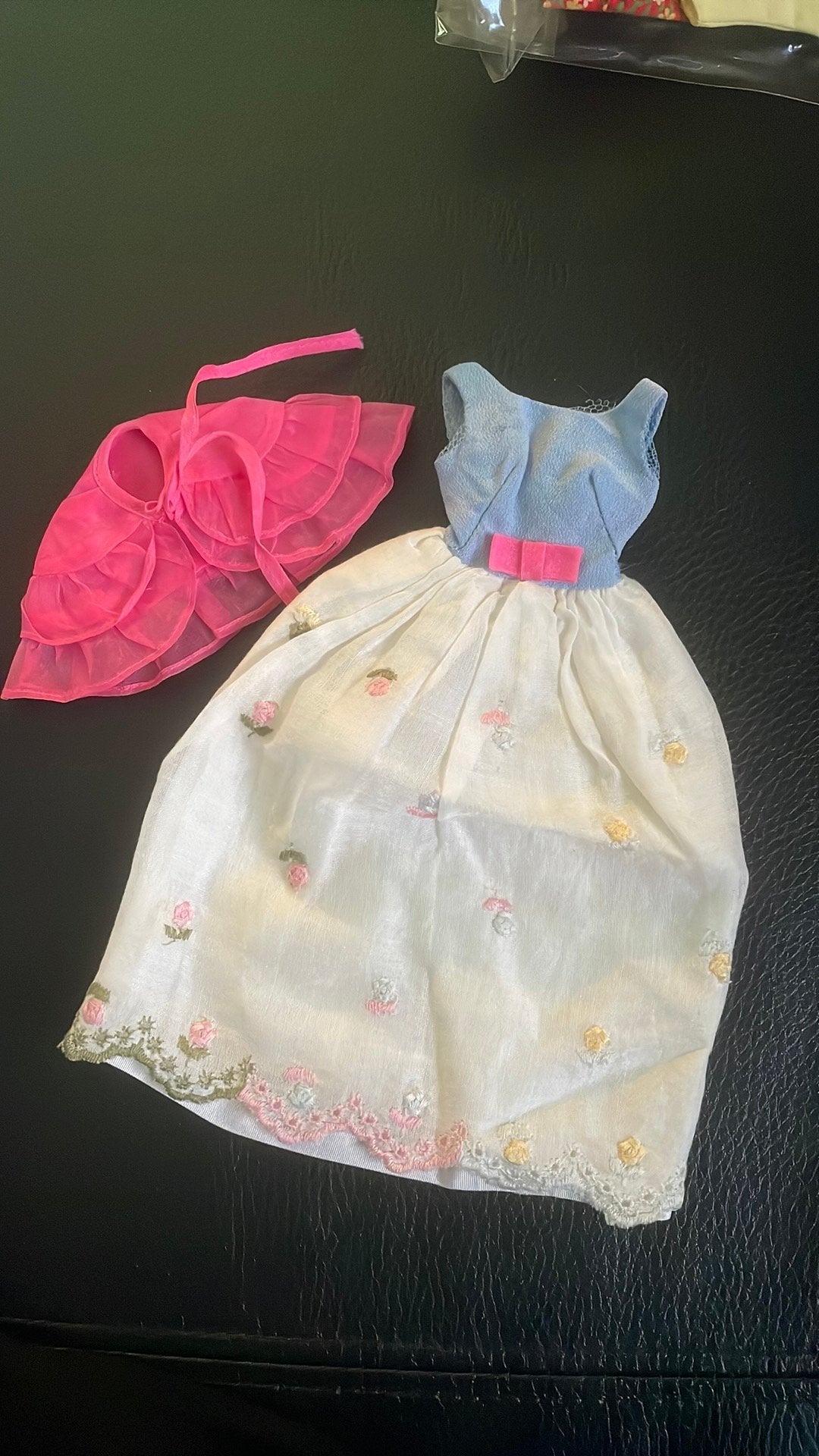 Barbie Francie First Formal#1260 jurk en cape, Verzamelen, Ophalen of Verzenden, Zo goed als nieuw, Kleertjes