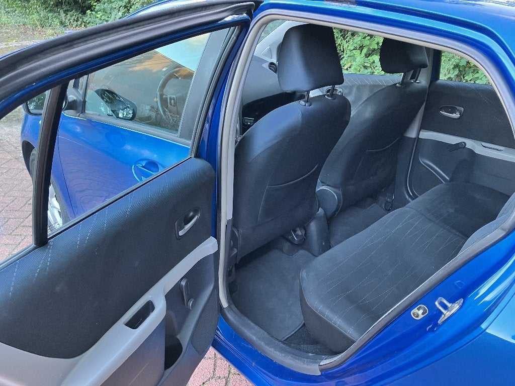 Foto 9 van Toyota Yaris 1.3 16V Vvt-i 5DR 2006 Blauw