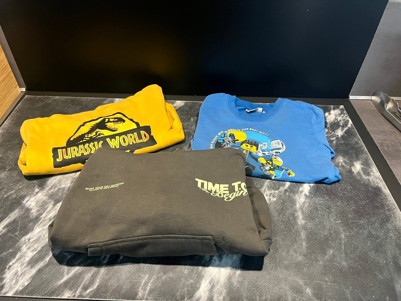 3 truien maat 122 jongens hoodies  lego - jurassic park, Ophalen of Verzenden, Zo goed als nieuw, Jongen, Trui of Vest