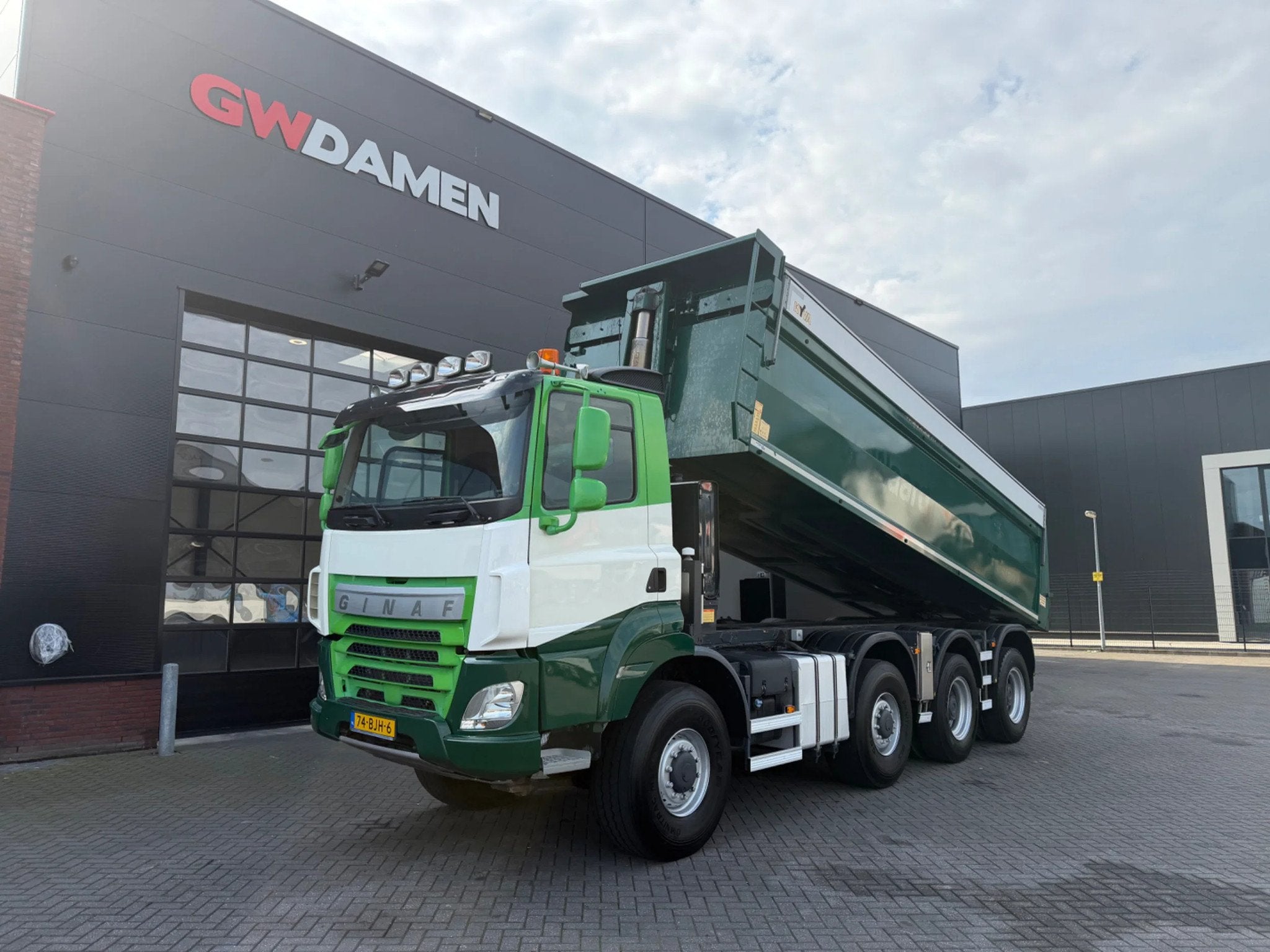 Ginaf X 4446 TS 8x8 22 m3 Tipper Euro 6 (bj 2017), Auto's, Automaat, 460 pk, Euro 6, Wit