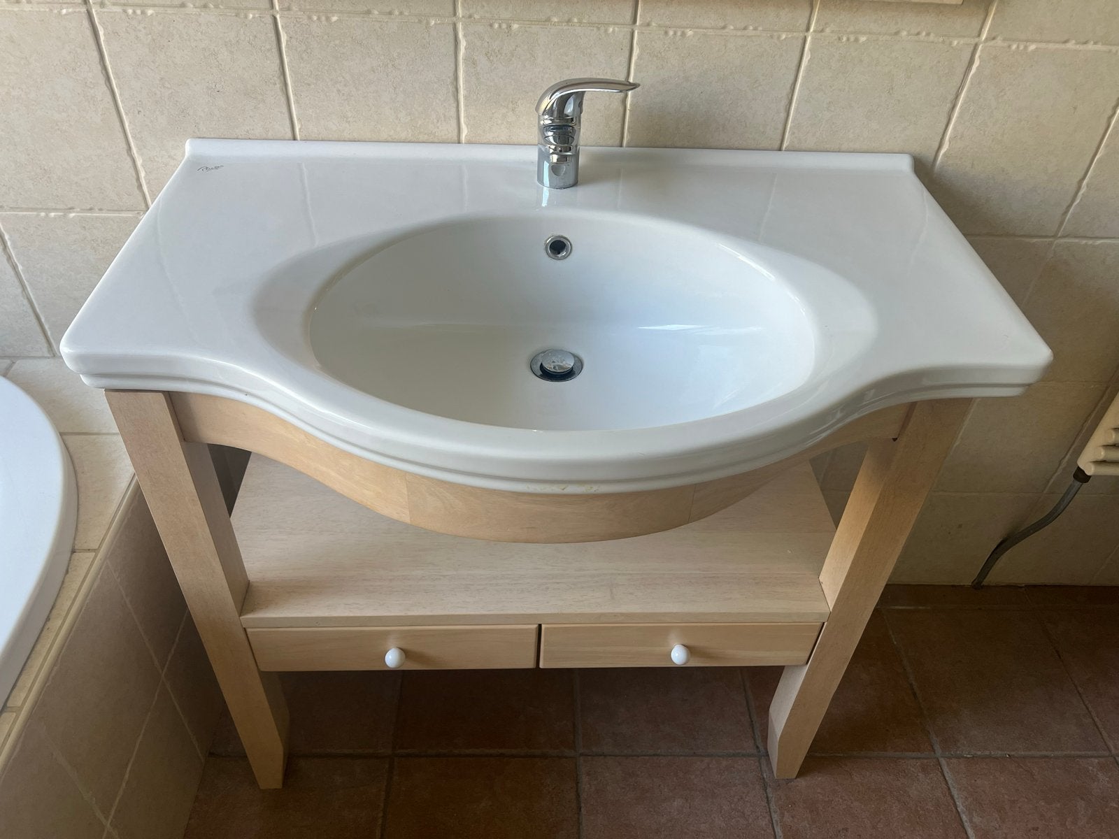 Plieger wastafel met Grohe mengkraan en houten onderstel, Huis en Inrichting, Badkamer | Badkamermeubels, Ophalen, Gebruikt, 50 tot 100 cm