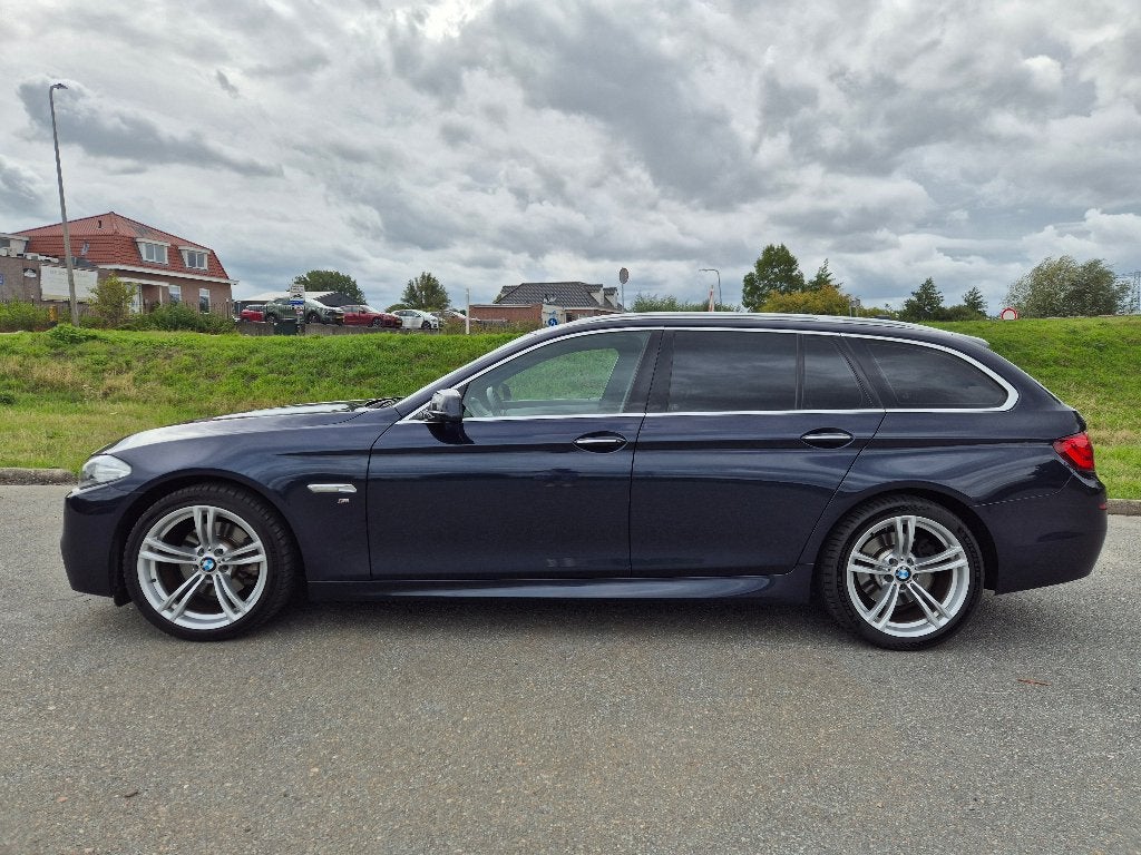 BMW 520i Touring HIGH EXECUTIVE - M-Sport - ABSOLUTE TOPAUTO, Automaat, Euro 5, Zwart, 4 cilinders